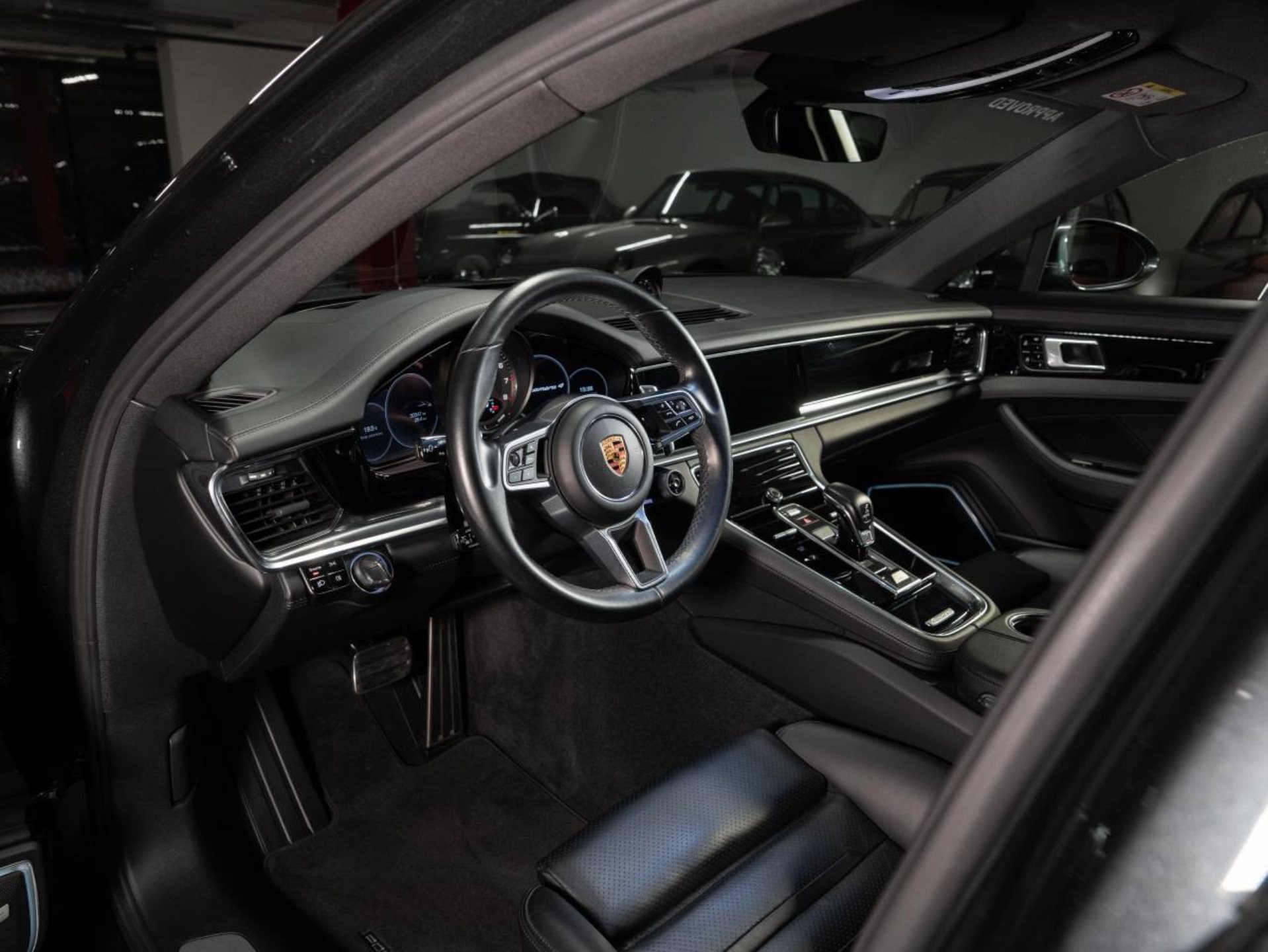 PORSCHE Panamera 4 E-Hybrid Sport Turismo-showroom-element-3