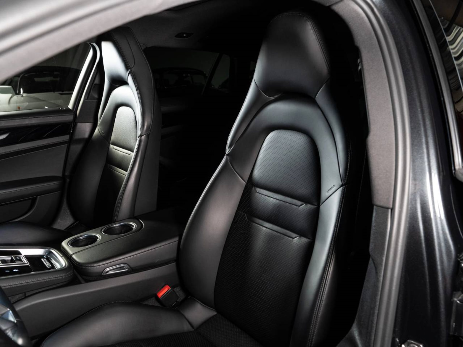 PORSCHE Panamera 4 E-Hybrid Sport Turismo-image-18