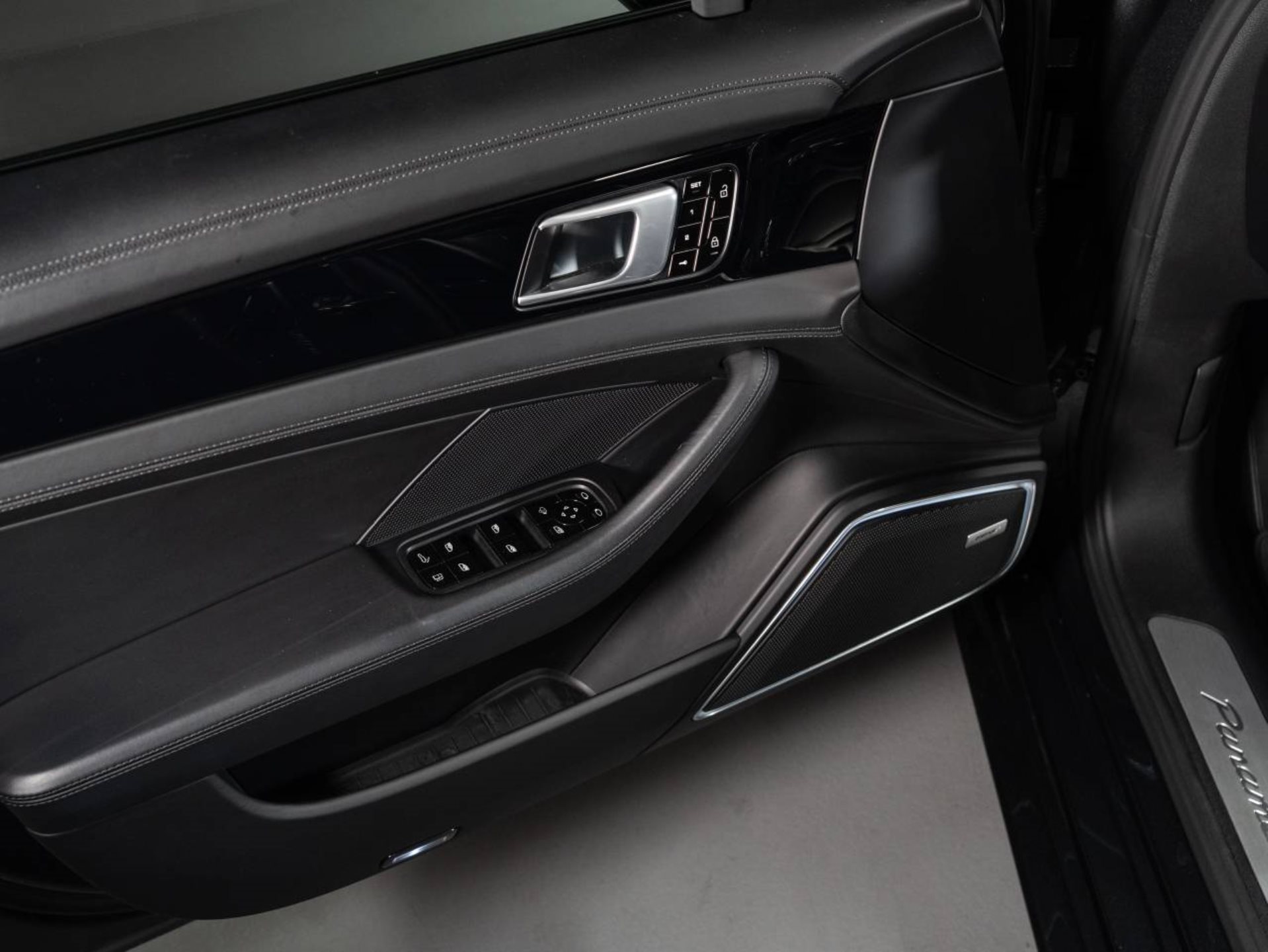 PORSCHE Panamera 4 E-Hybrid Sport Turismo-image-15