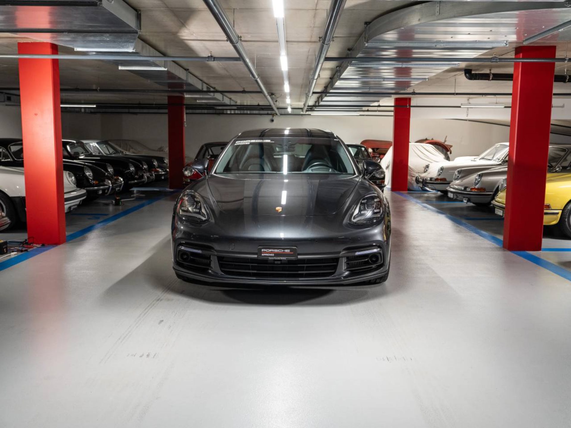 PORSCHE Panamera 4 E-Hybrid Sport Turismo-showroom-element-1