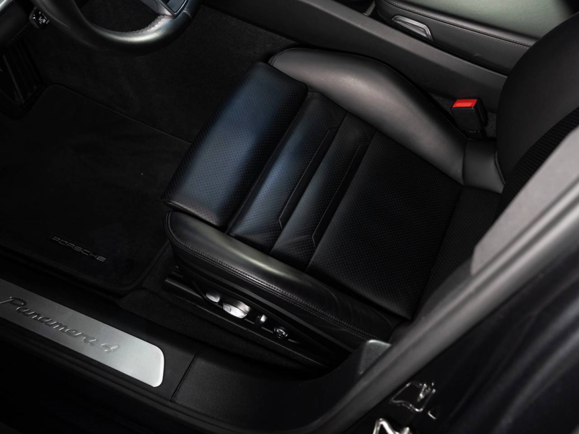PORSCHE Panamera 4 E-Hybrid Sport Turismo-image-21
