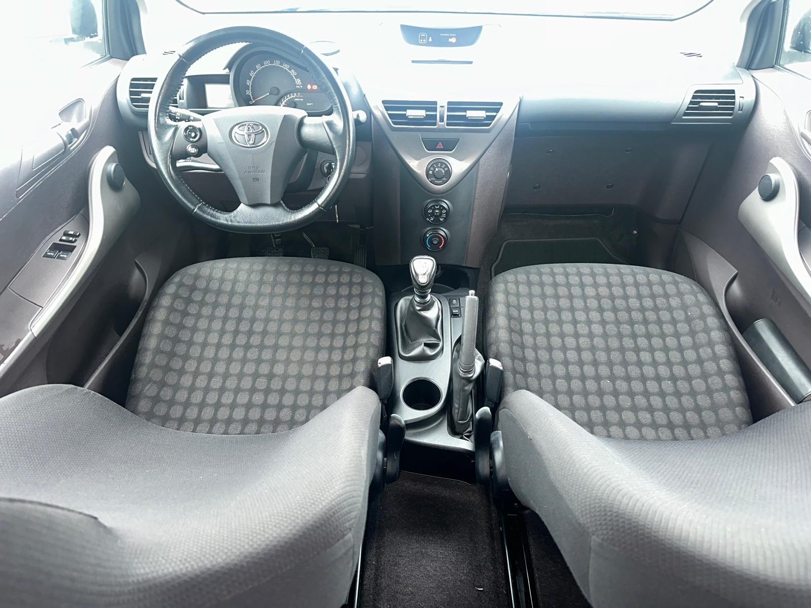 TOYOTA iQ 1.0 VVT-i-image-13