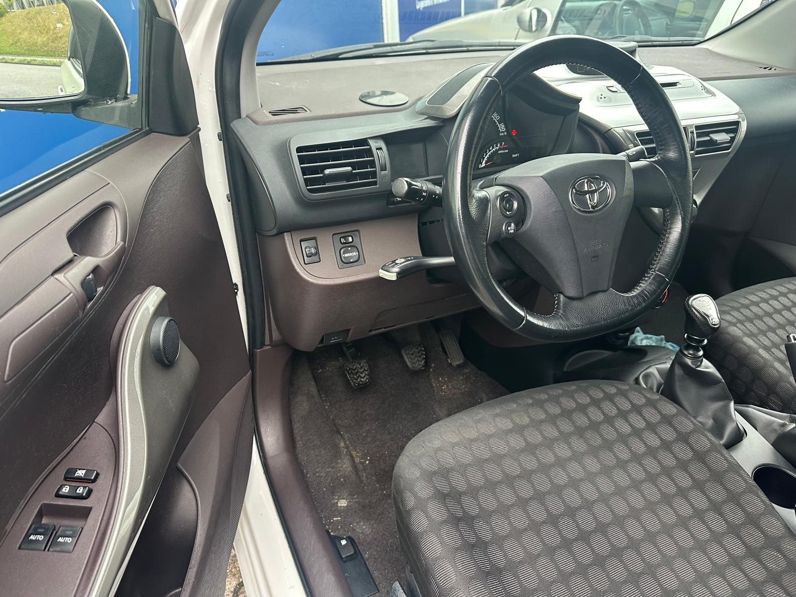 TOYOTA iQ 1.0 VVT-i-image-14