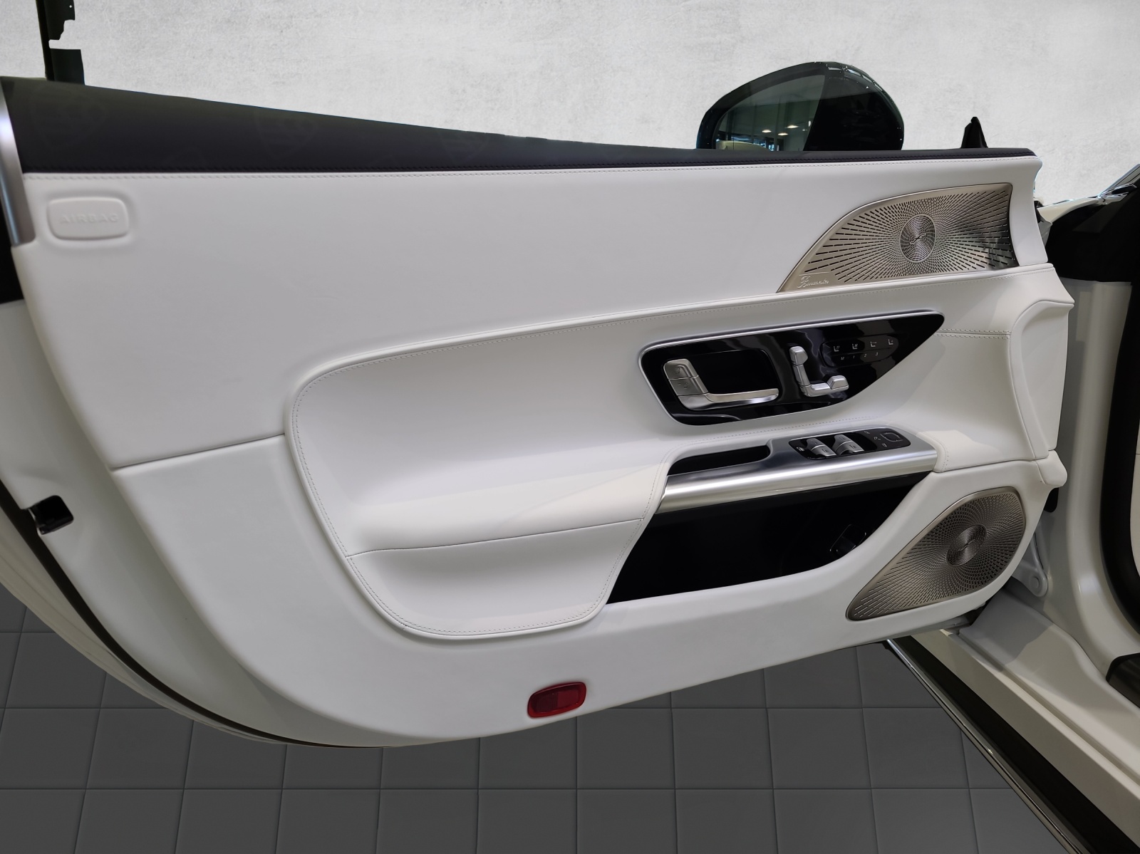 MERCEDES-BENZ SL 680 Maybach Monogram Series-image-12