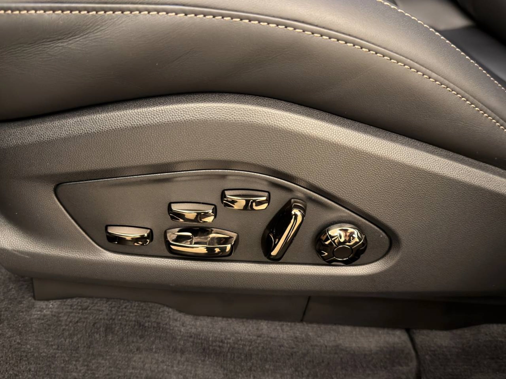 PORSCHE Cayenne Turbo Coupé Electric-image-23