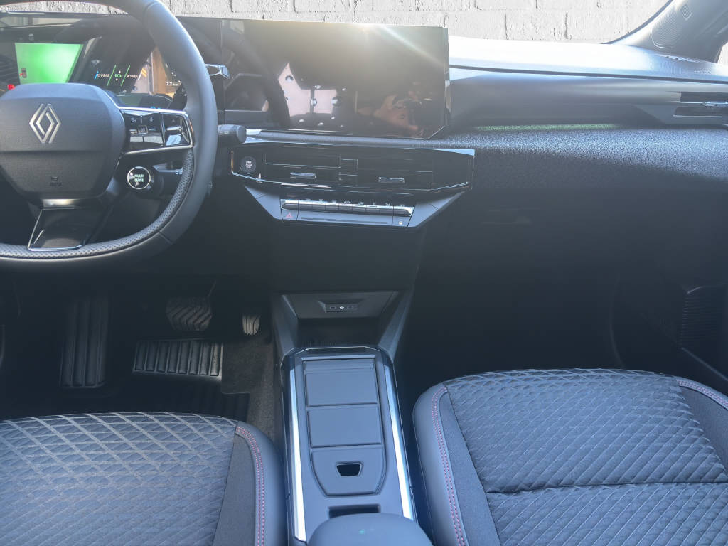 RENAULT Clio 1.8 E-Tech techno-image-8