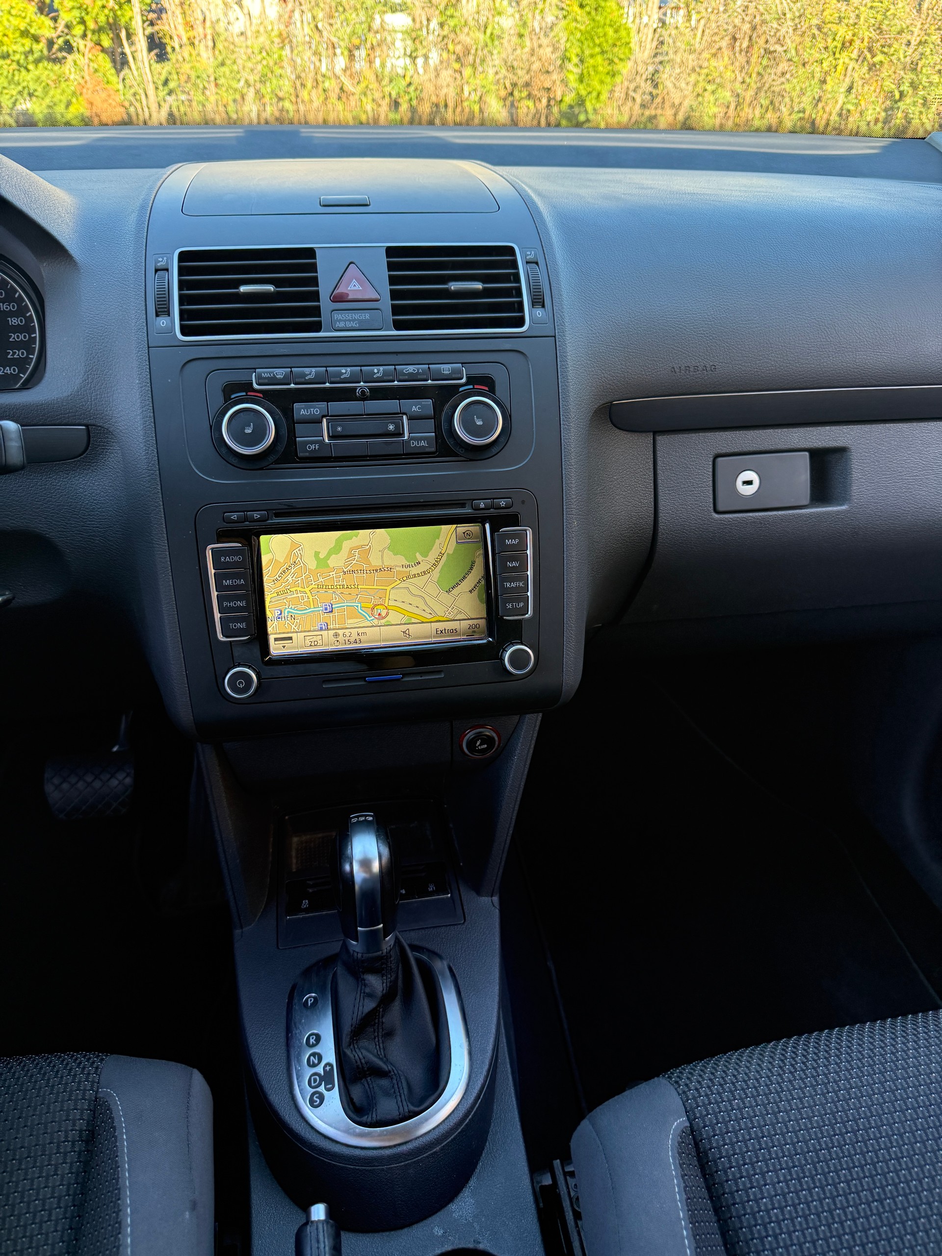VW Touran 1.4 TSI Highline DSG-image-16