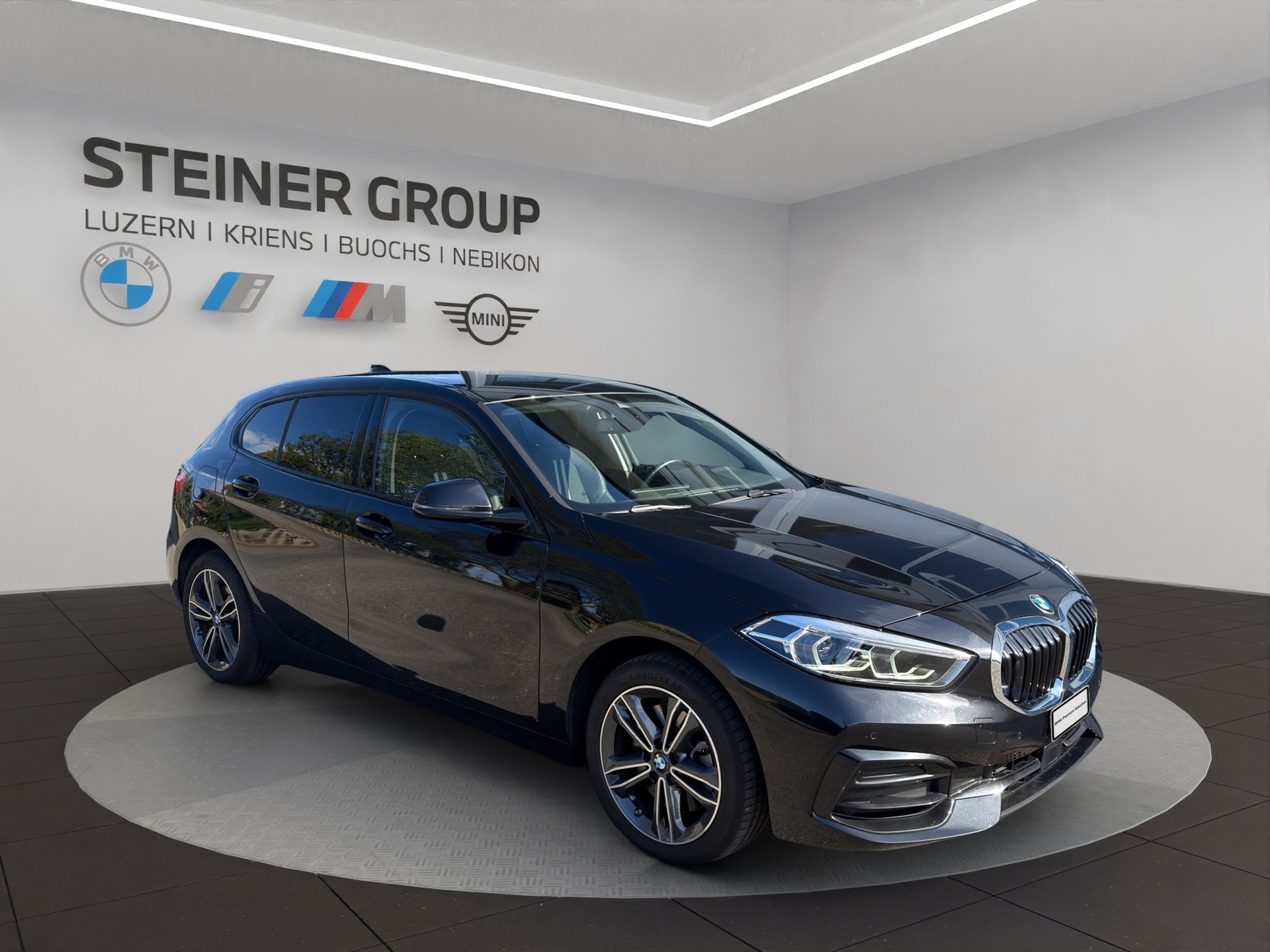 BMW 120d xDrive Steptronic Sport Line-image-2