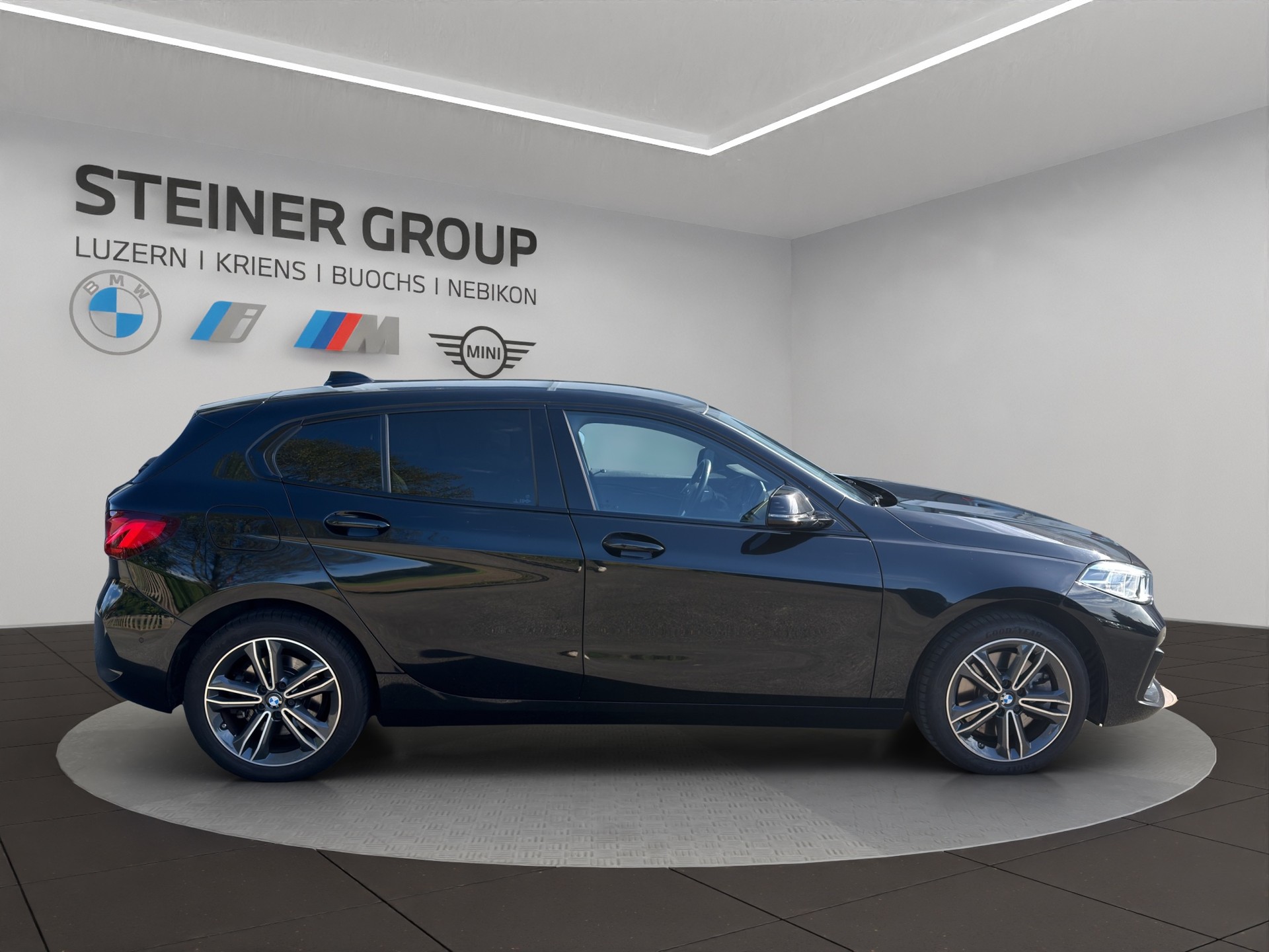BMW 120d xDrive Steptronic Sport Line-image-3