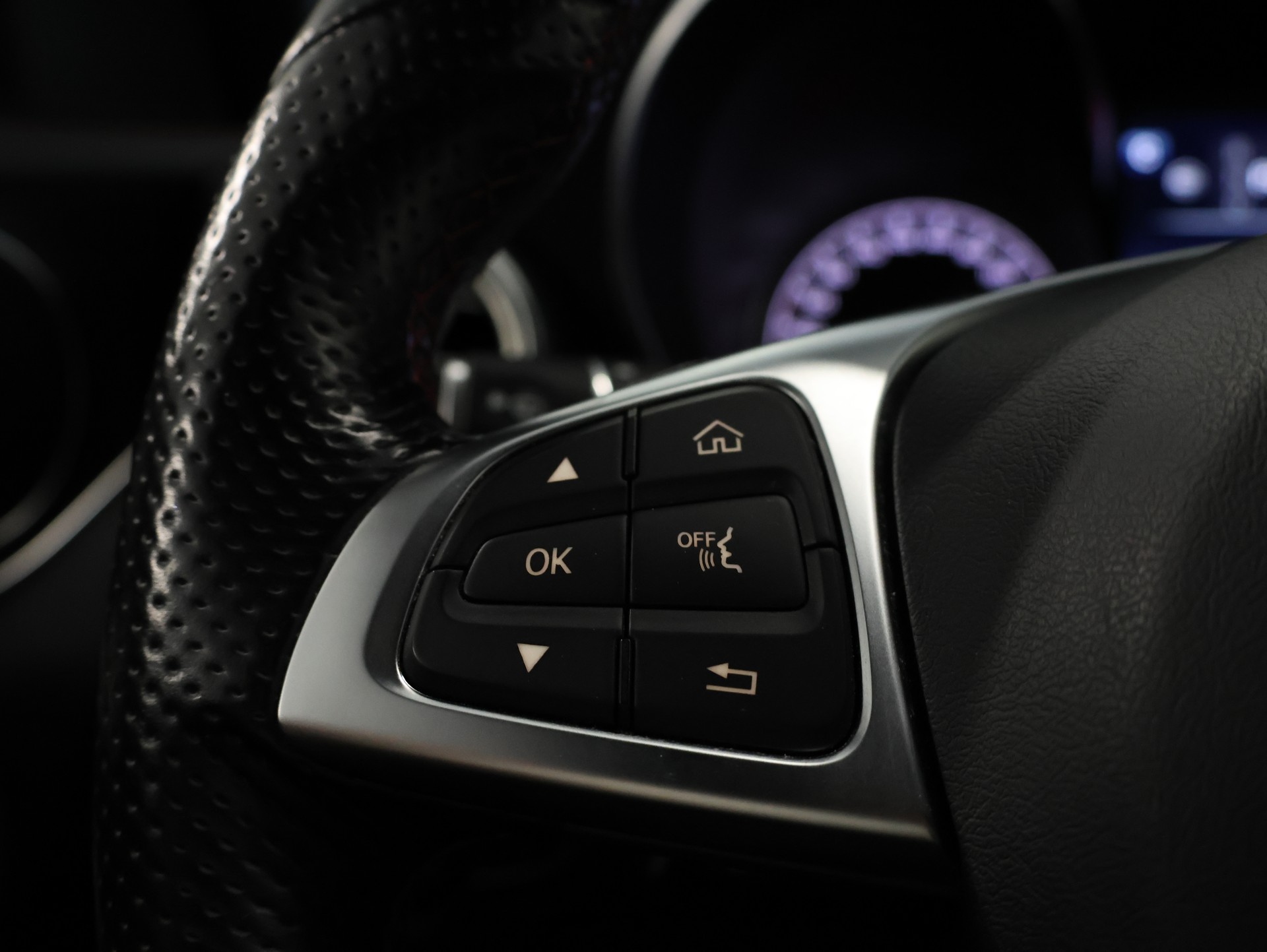 MERCEDES-BENZ C 450 AMG 4Matic 7G-Tronic *DIAMANT-WEISS BRIGHT LACKIERUNG *-image-18