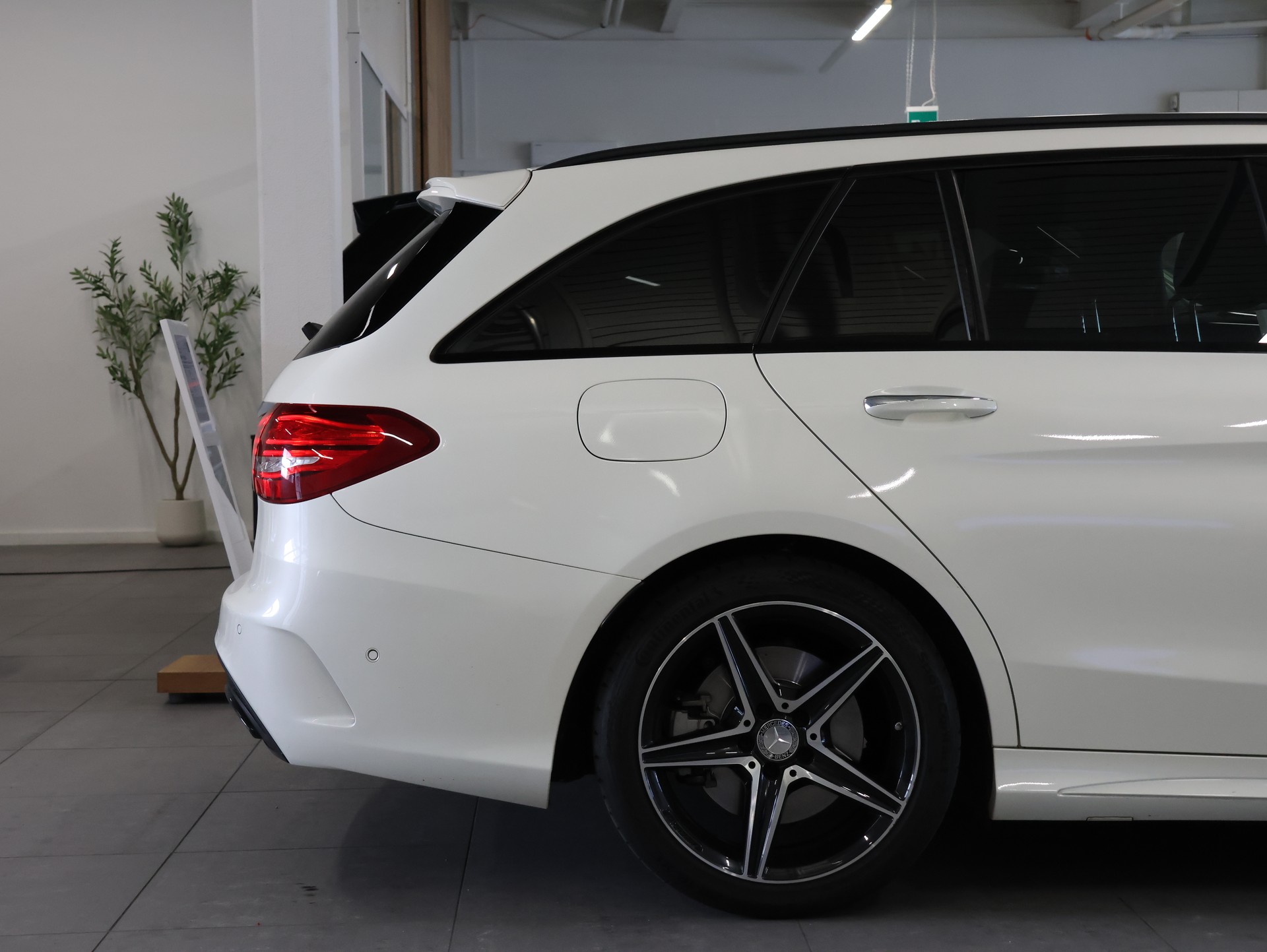 MERCEDES-BENZ C 450 AMG 4Matic 7G-Tronic *DIAMANT-WEISS BRIGHT LACKIERUNG *-image-8