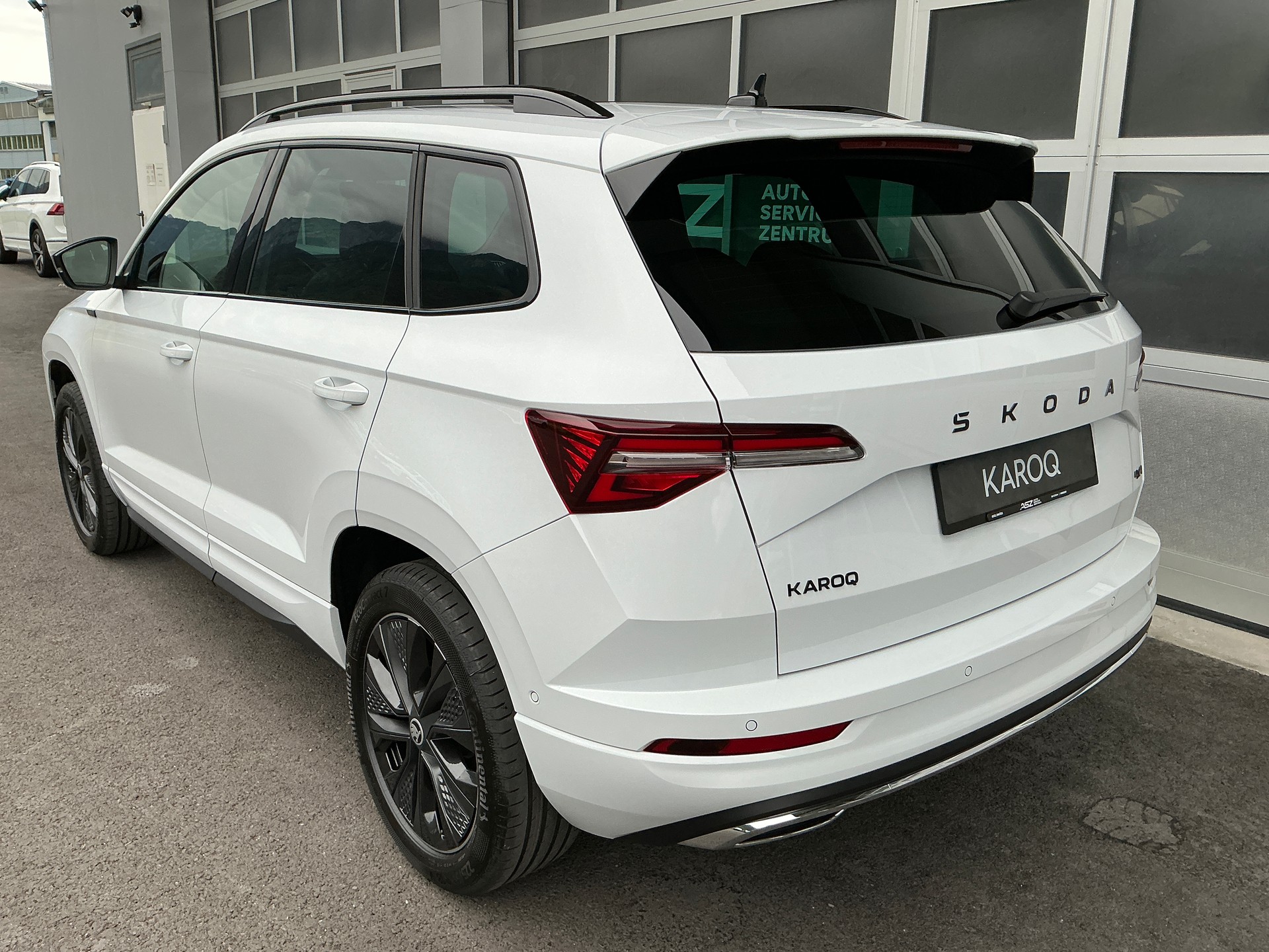 SKODA Karoq 2.0 TSI SportLine 4x4 DSG-image-1