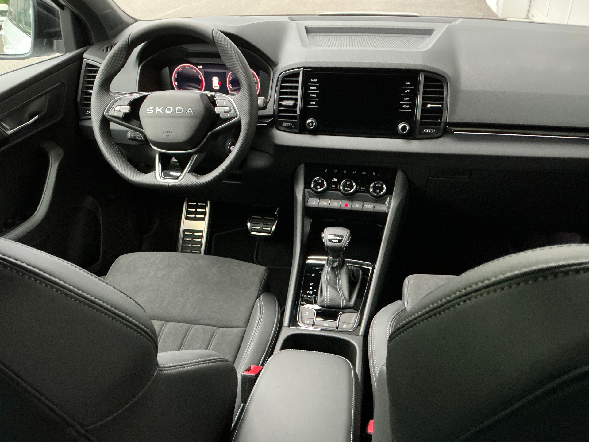 SKODA Karoq 2.0 TSI SportLine 4x4 DSG-image-9