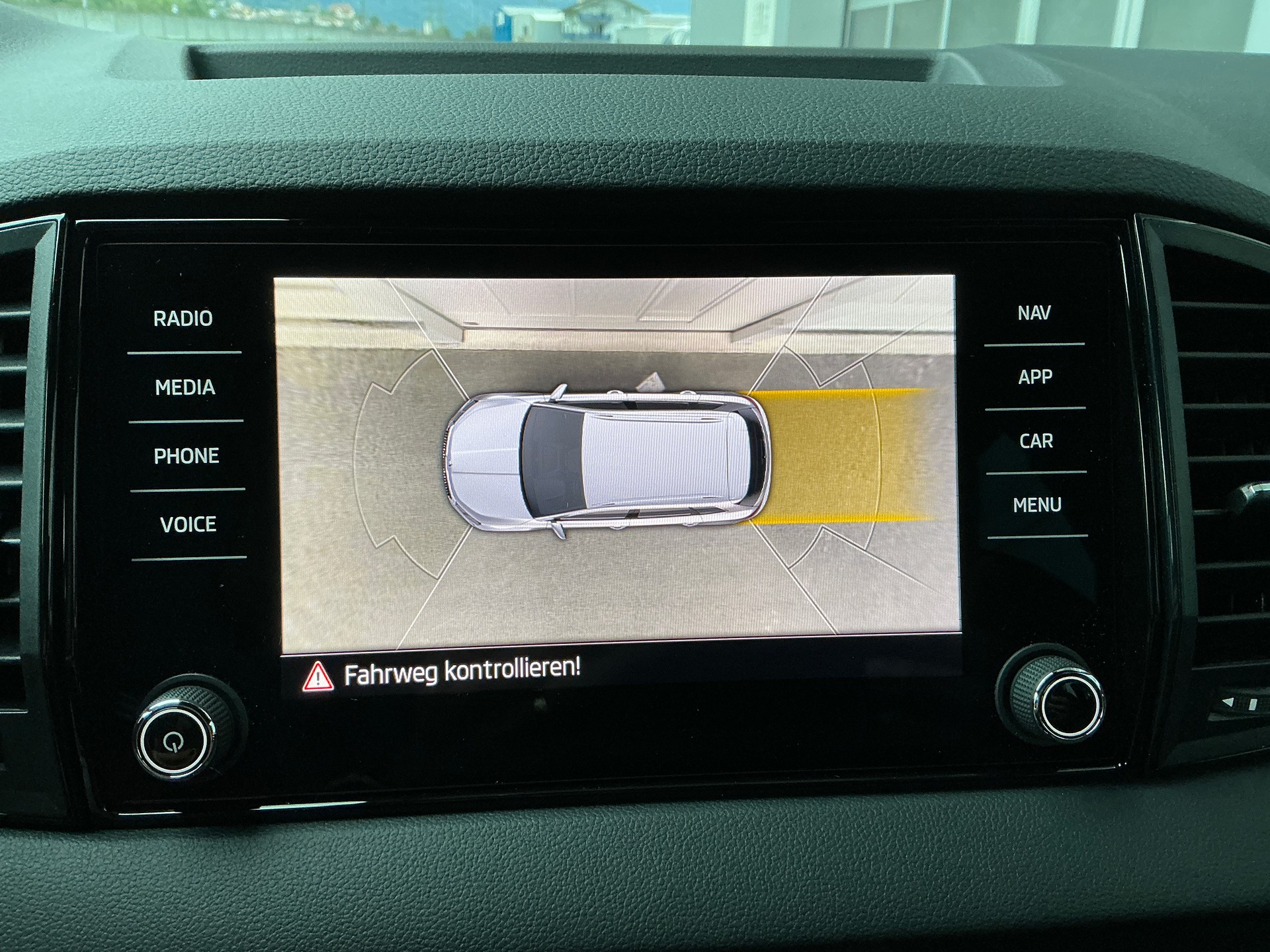 SKODA Karoq 2.0 TSI SportLine 4x4 DSG-image-12