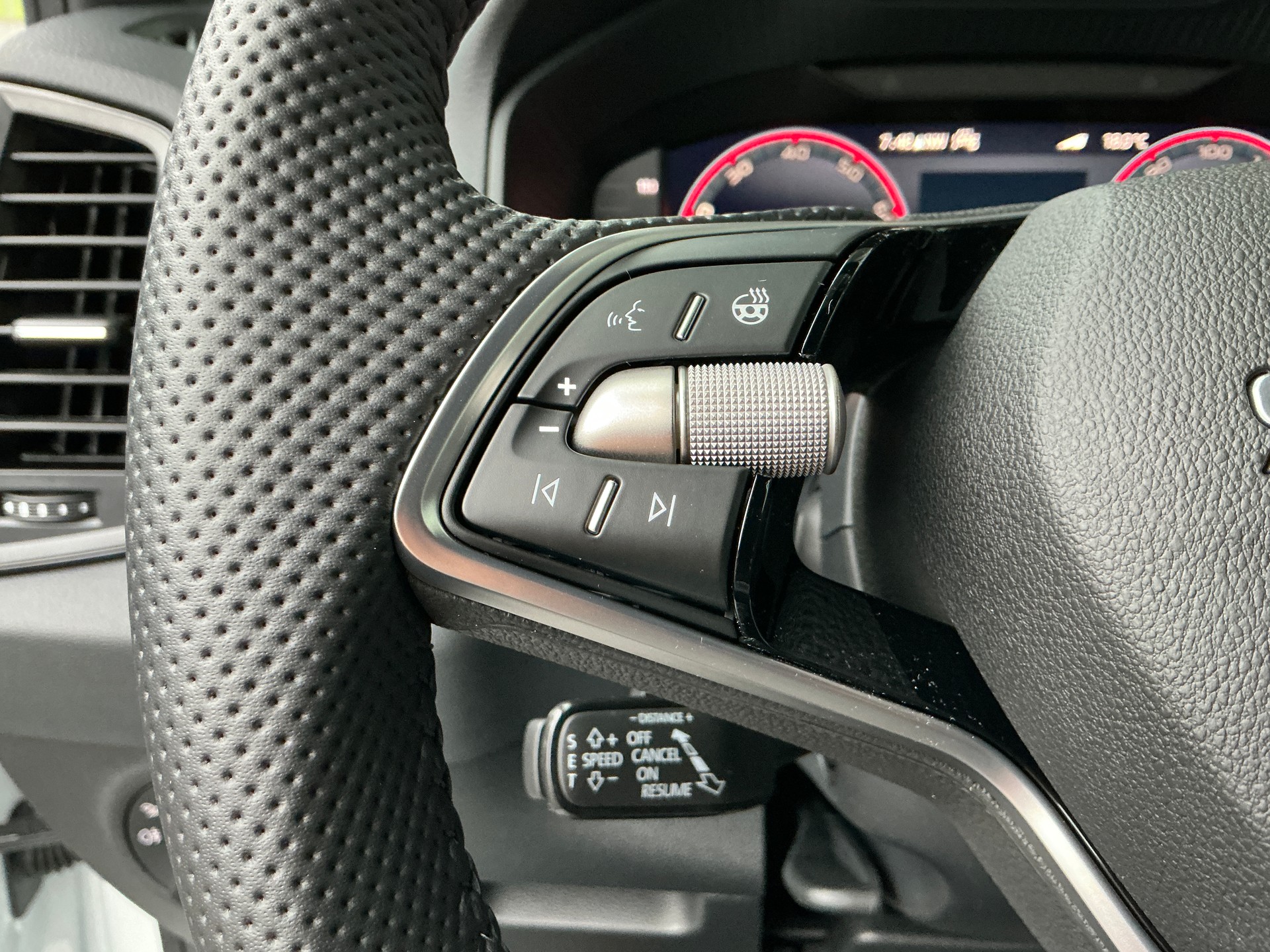 SKODA Karoq 2.0 TSI SportLine 4x4 DSG-image-11