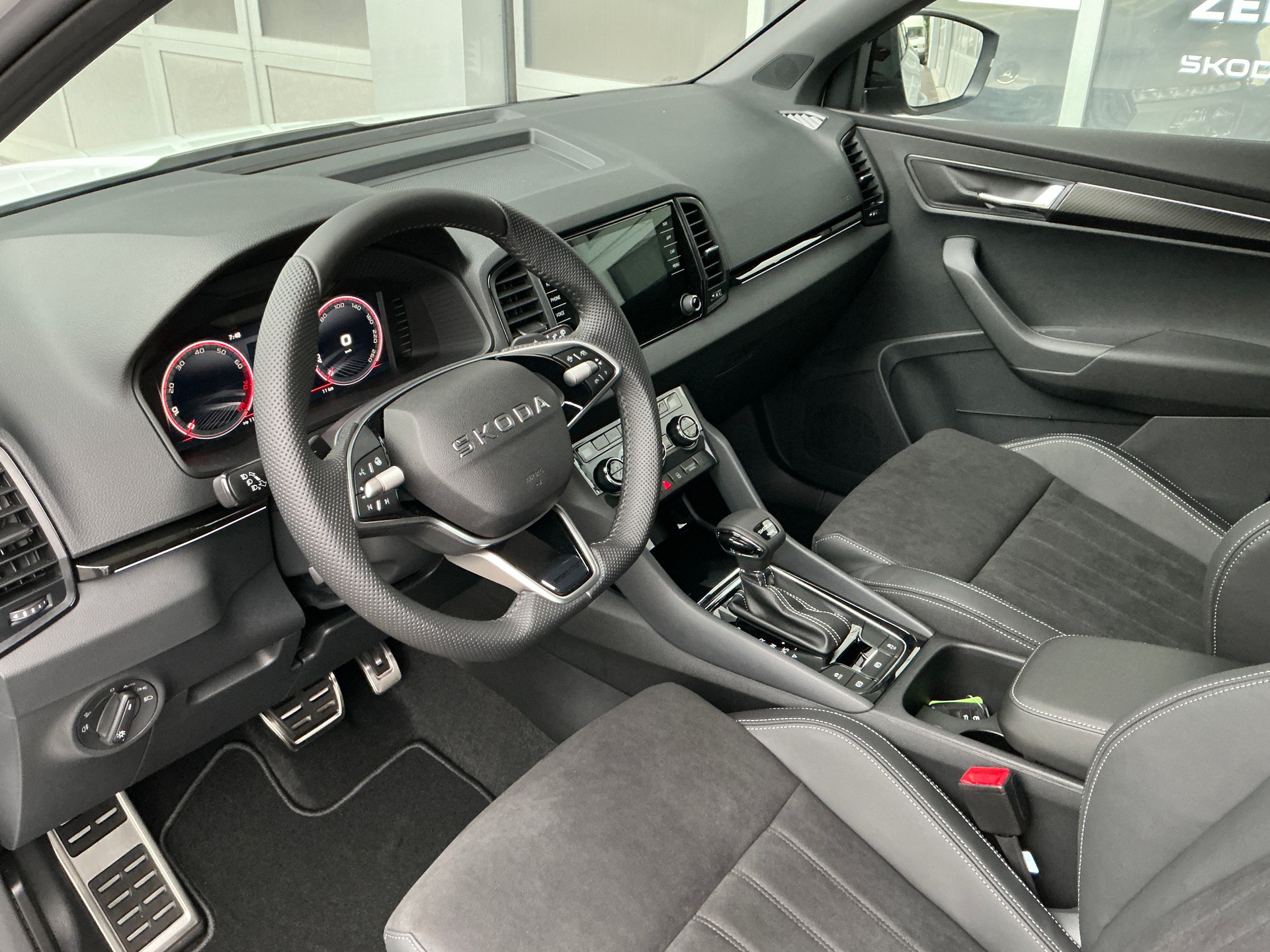 SKODA Karoq 2.0 TSI SportLine 4x4 DSG-image-8