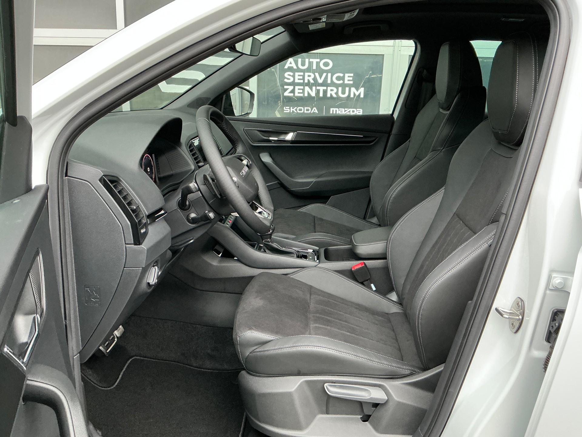 SKODA Karoq 2.0 TSI SportLine 4x4 DSG-image-6