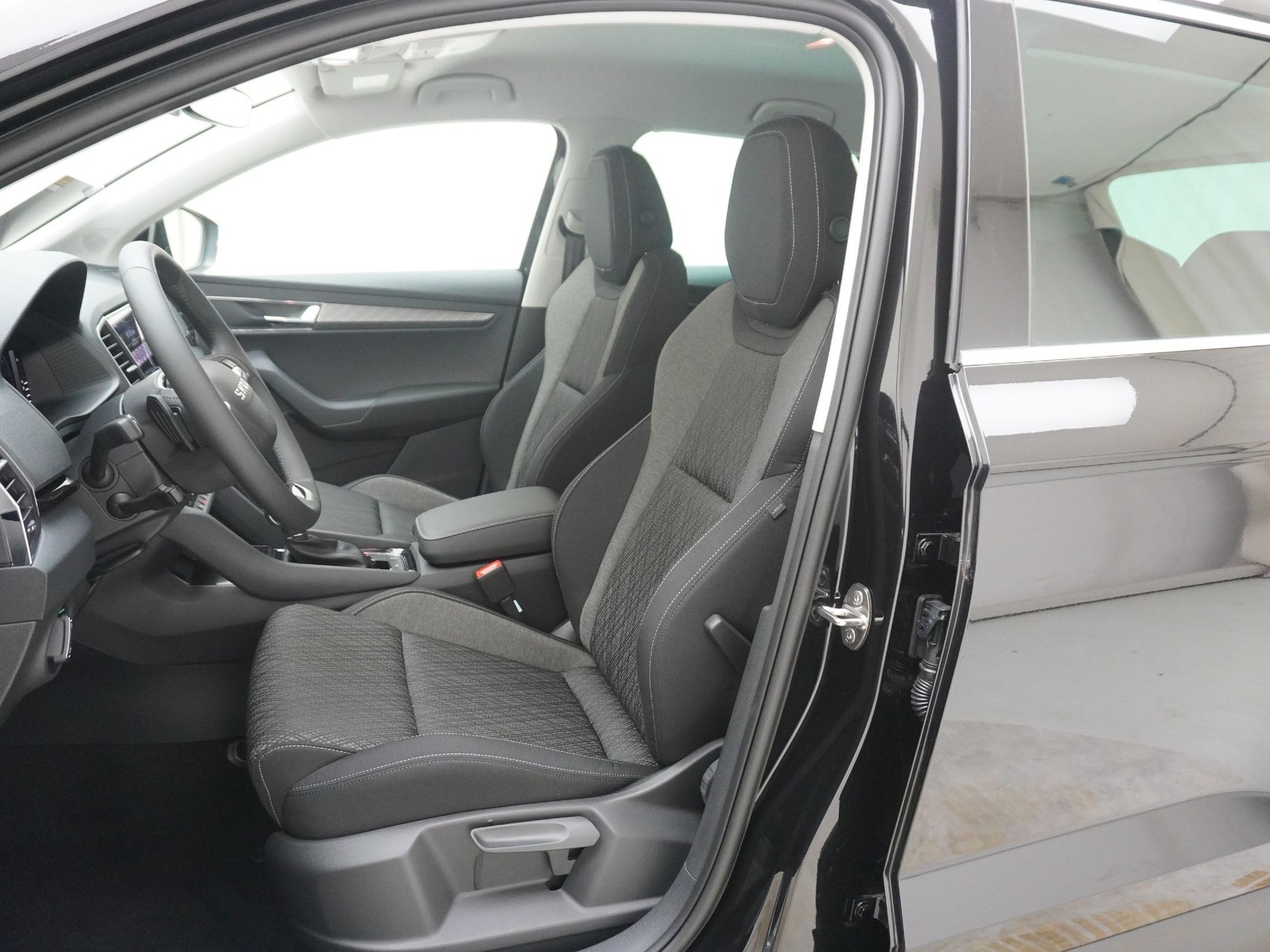 SKODA Karoq 2.0 TDI Selection-Lodge 4x4 DSG-image-9