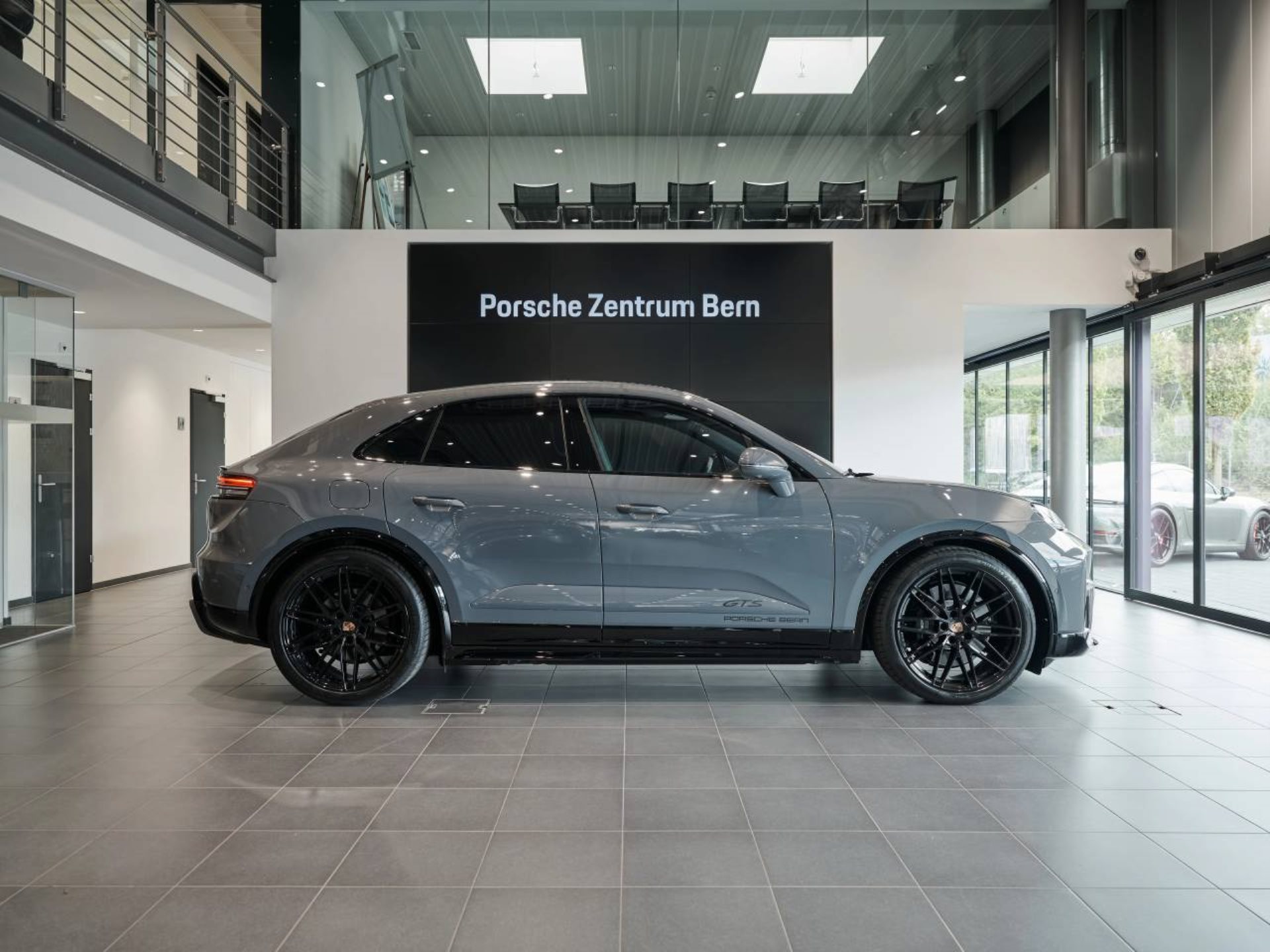 PORSCHE Macan GTS-showroom-element-1