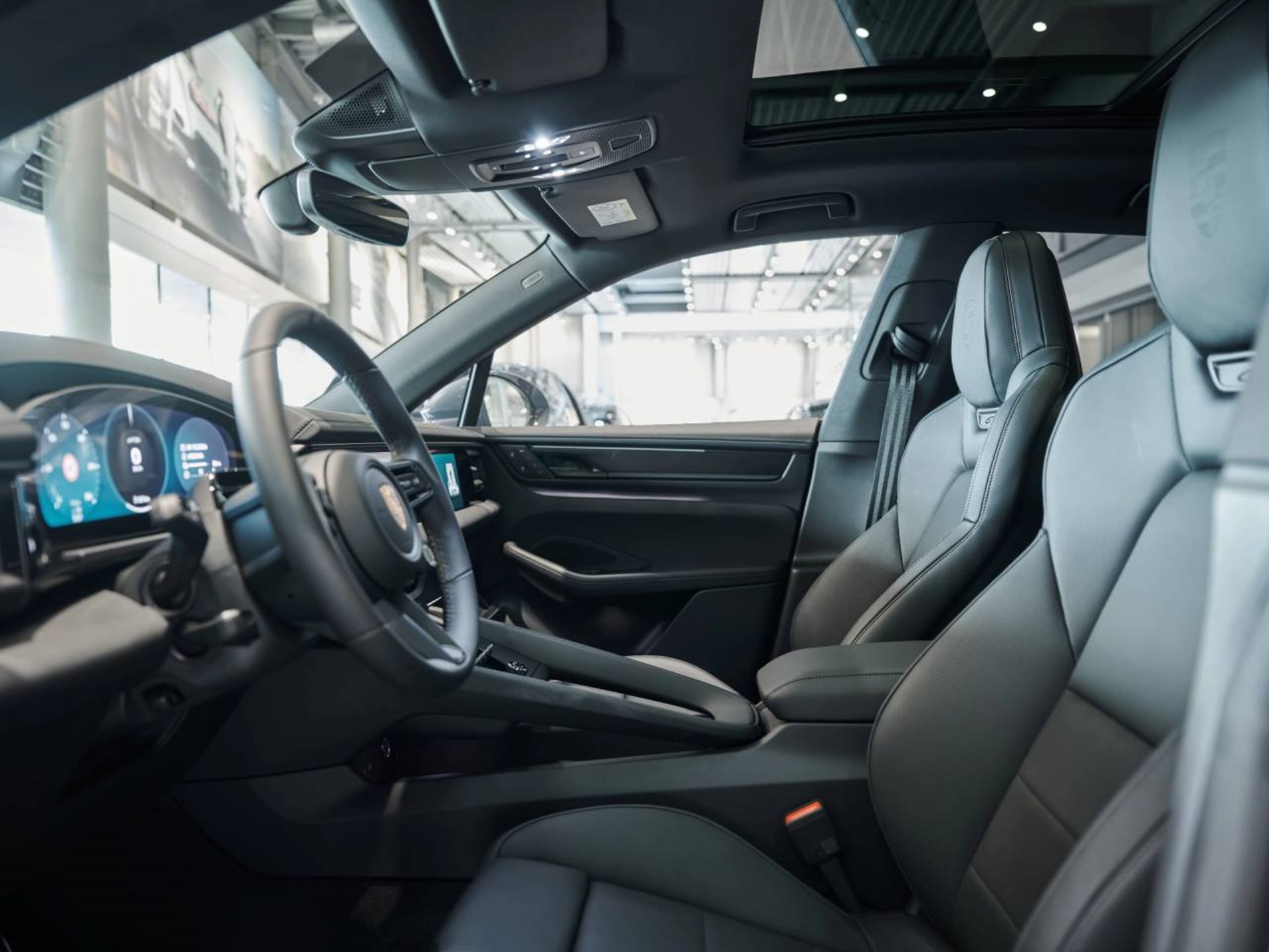 PORSCHE Macan GTS-showroom-element-3