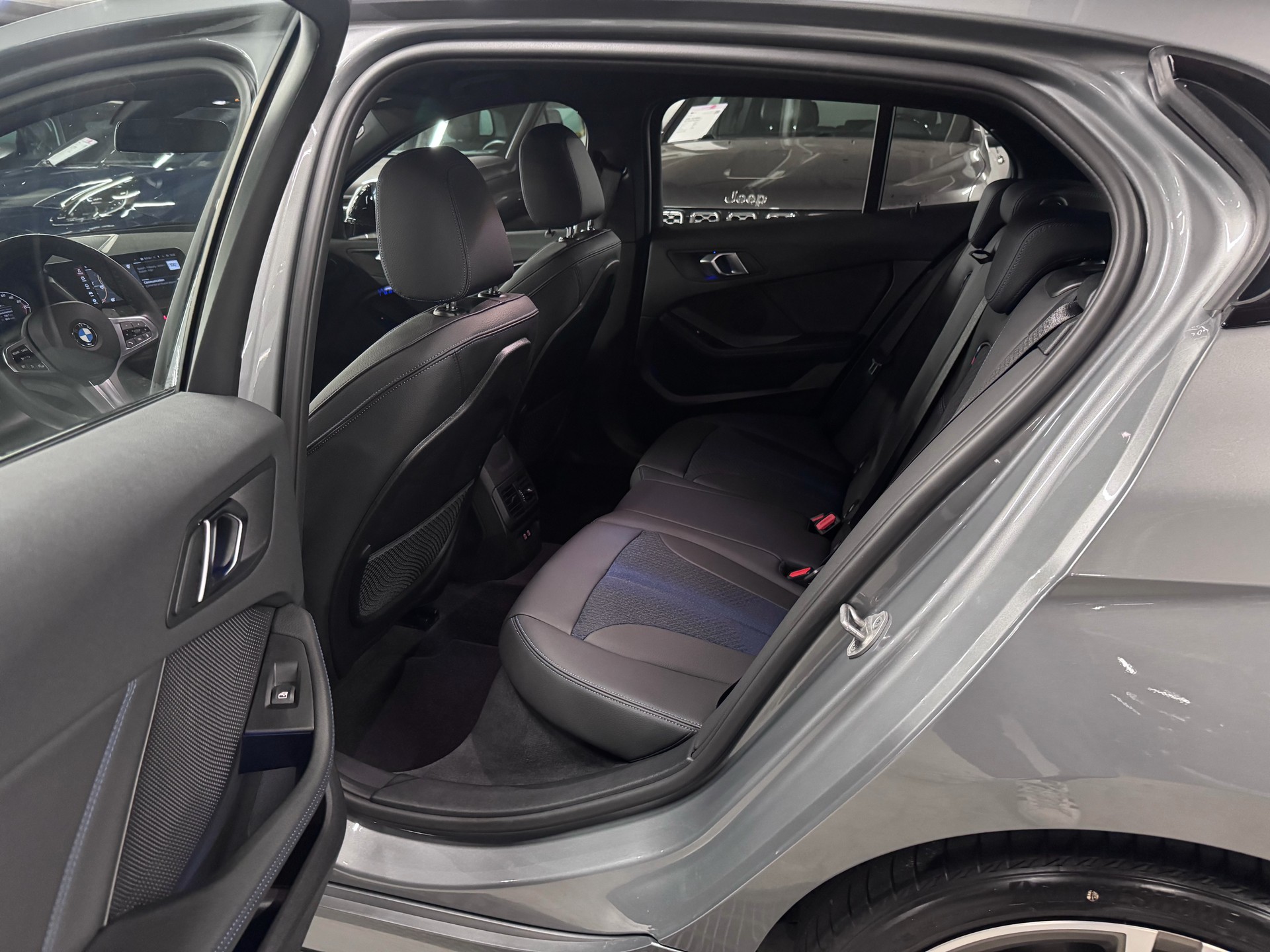 BMW M135i xDrive Steptronic-image-10