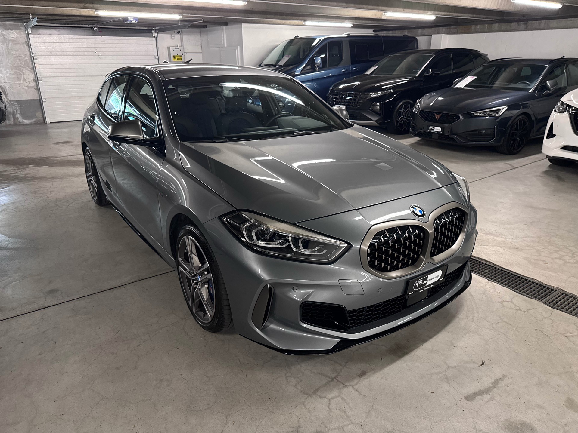 BMW M135i xDrive Steptronic-image-0