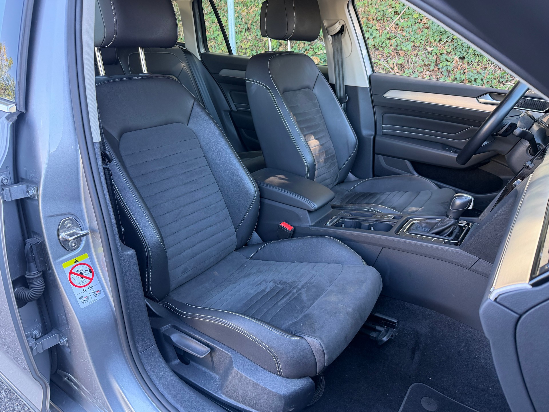 VW Passat 2.0 TDI BMT Elegance 4Motion DSG-image-2