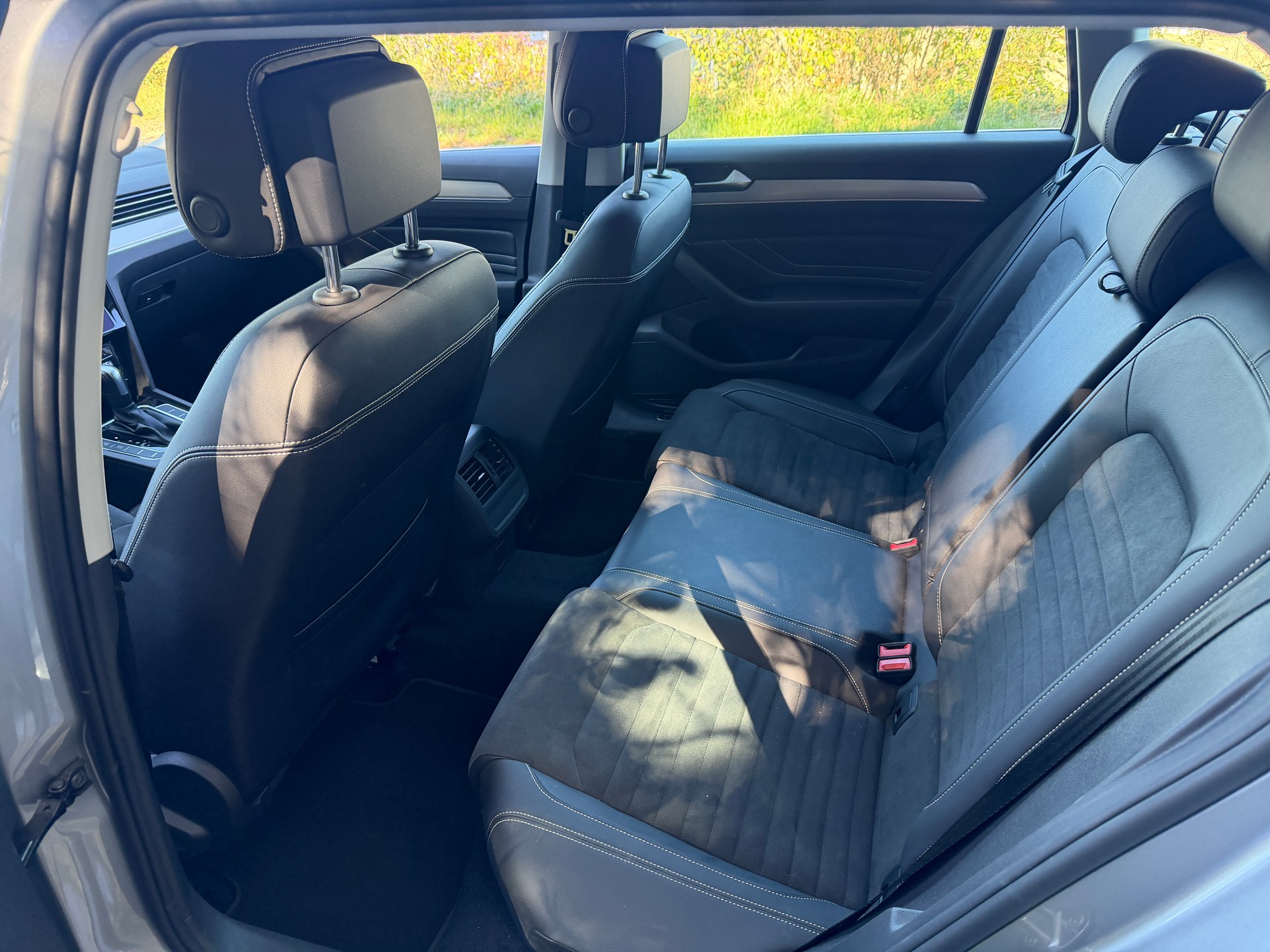 VW Passat 2.0 TDI BMT Elegance 4Motion DSG-image-12
