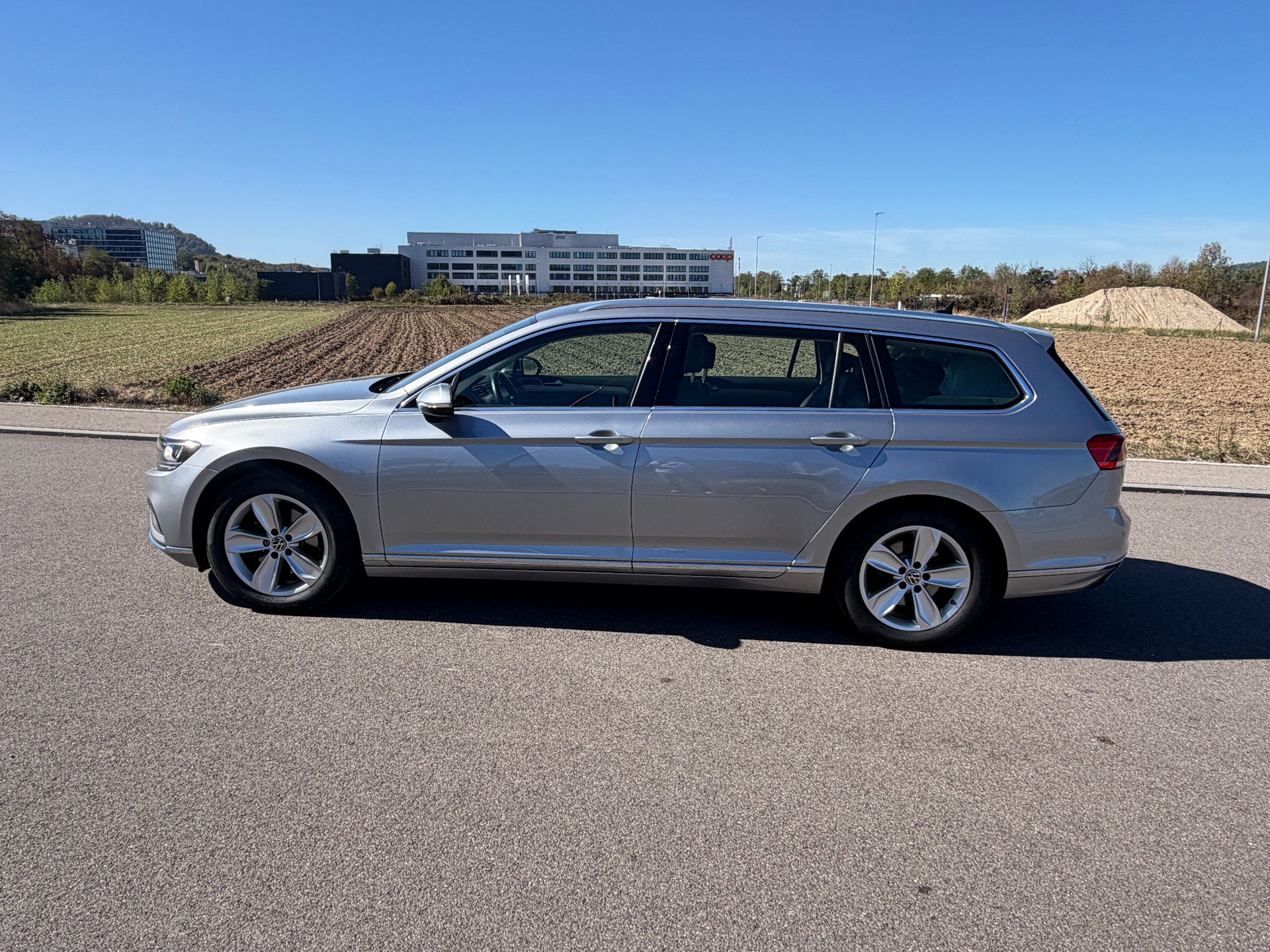 VW Passat 2.0 TDI BMT Elegance 4Motion DSG-image-4
