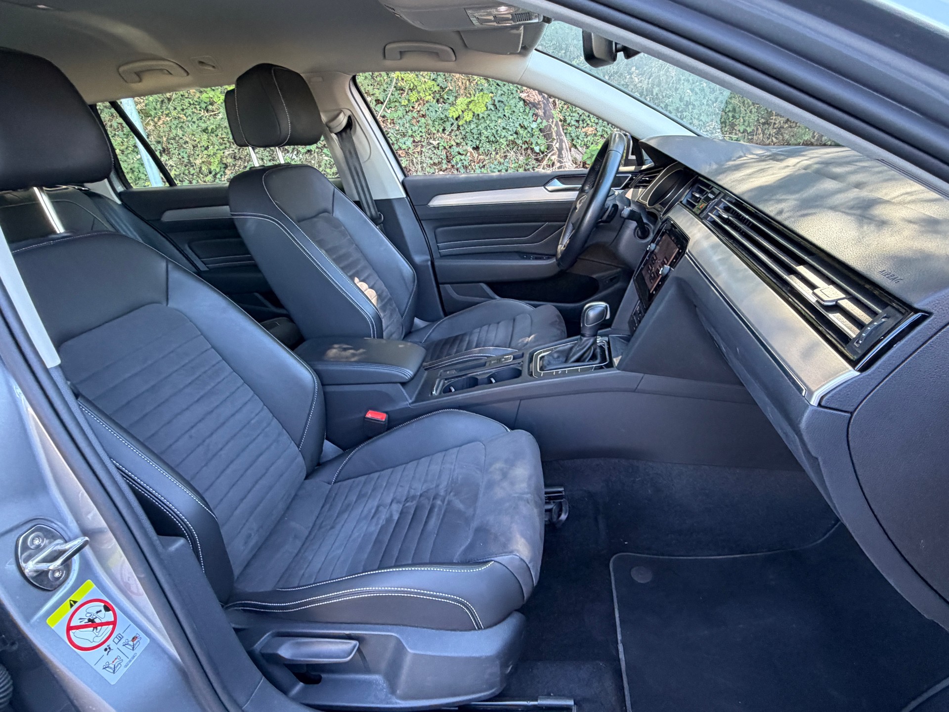 VW Passat 2.0 TDI BMT Elegance 4Motion DSG-image-16