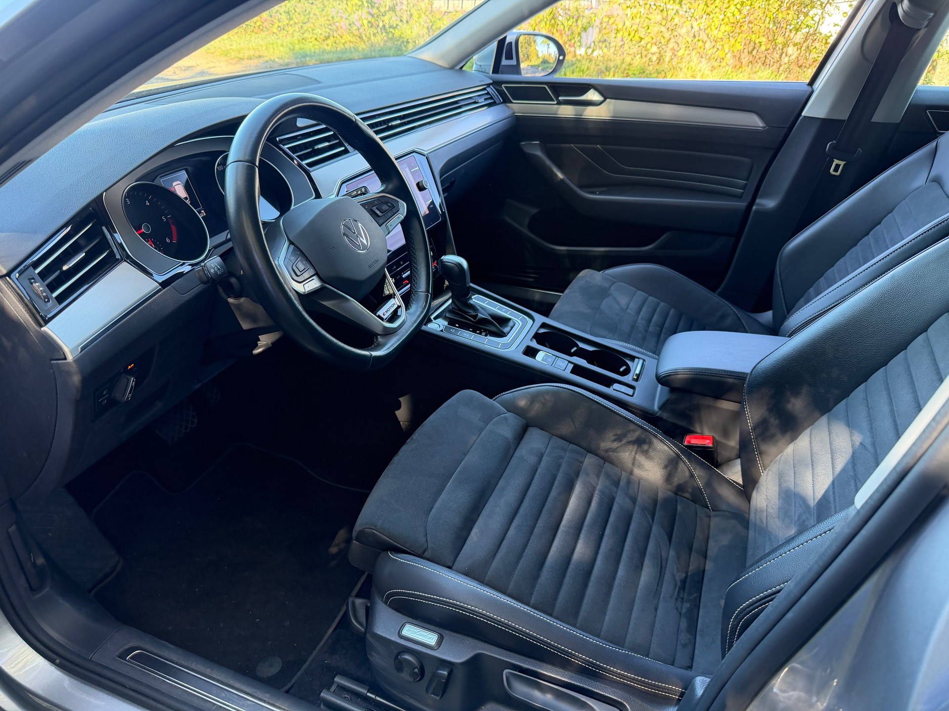VW Passat 2.0 TDI BMT Elegance 4Motion DSG-image-13