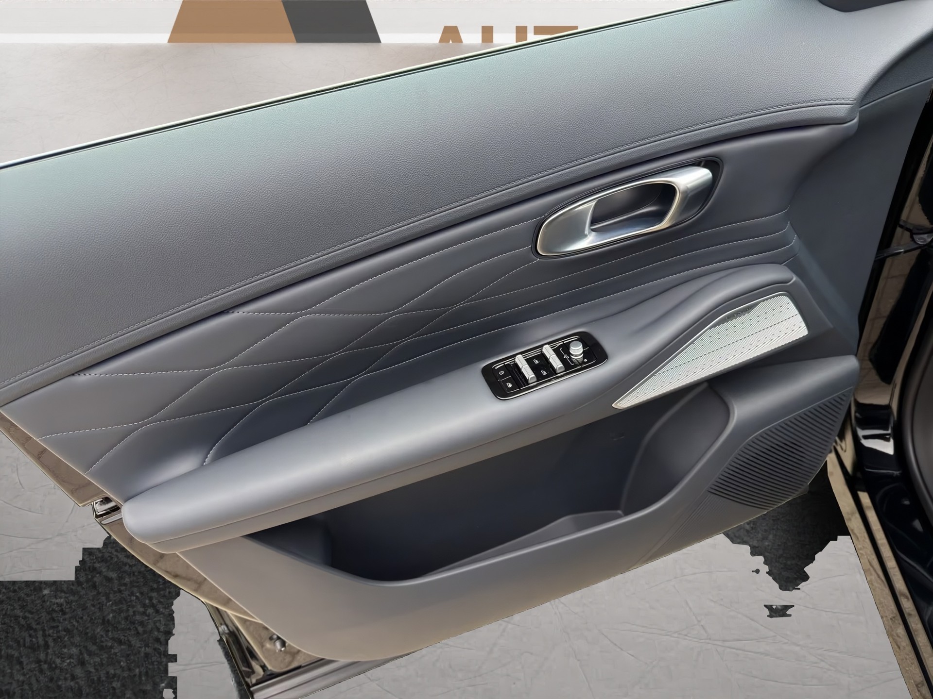 GEELY Starray EM-i Max+ PHEV-image-4