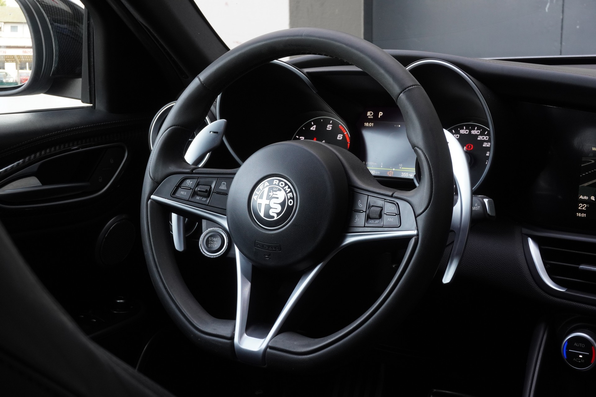 ALFA ROMEO Giulia 2.0 Veloce Q4 Automatic-image-9