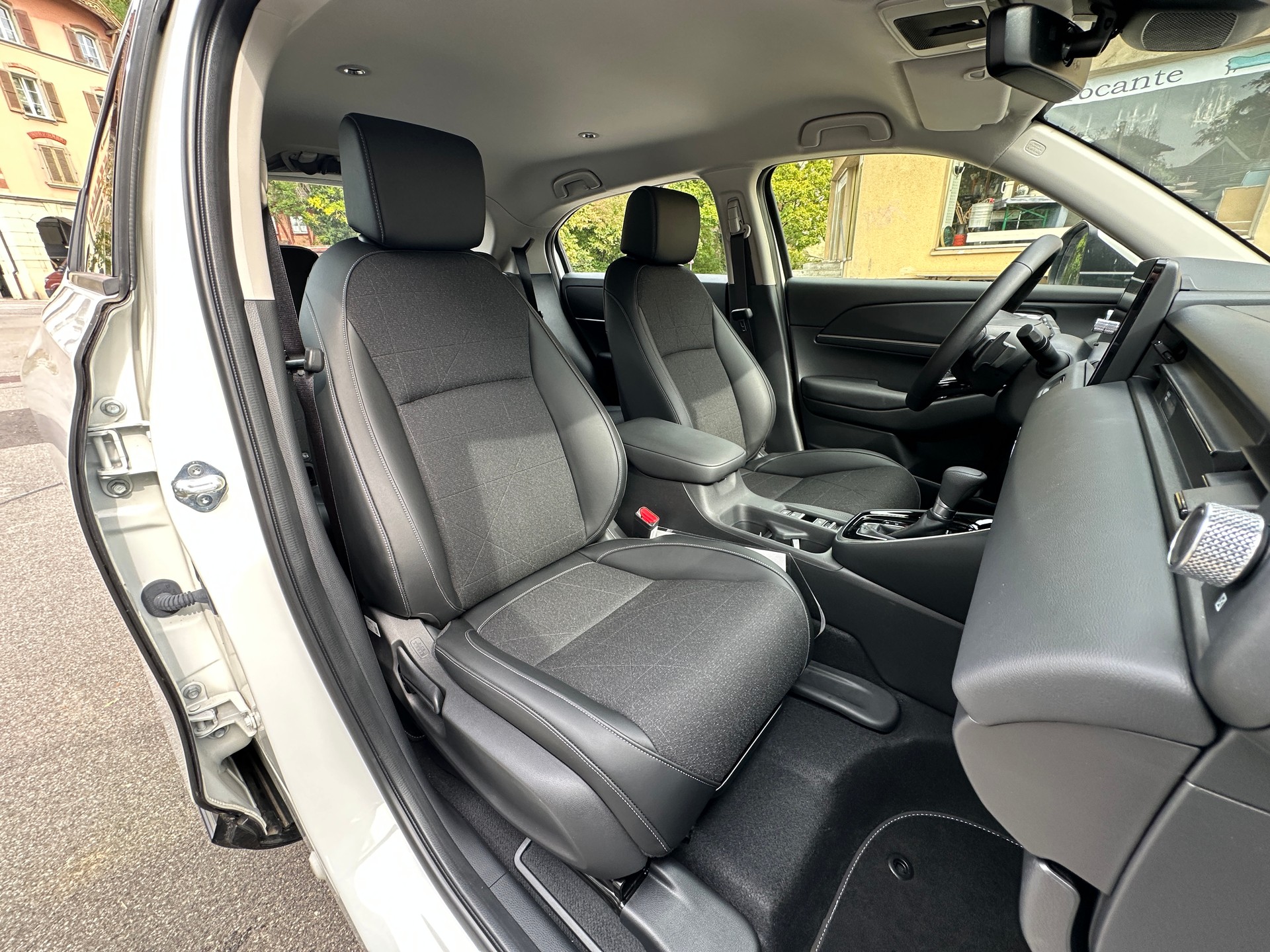 HONDA HR-V 1.5i-MMD Advance CVT-image-12