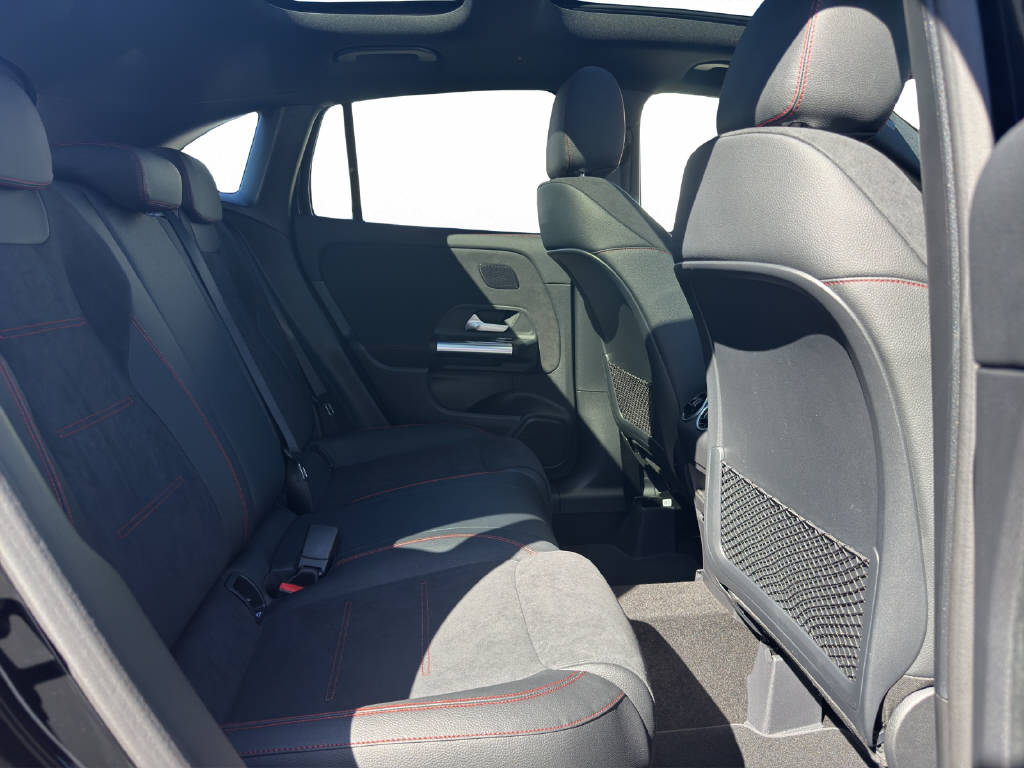 MERCEDES-BENZ GLA 250 Swiss Star-image-12