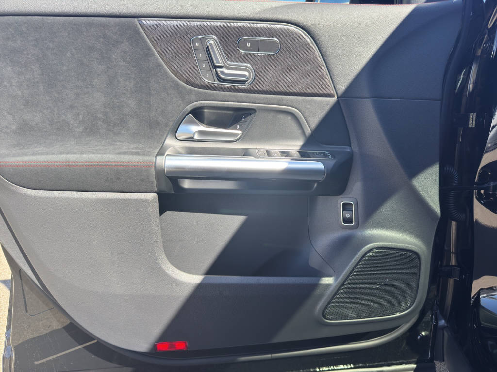 MERCEDES-BENZ GLA 250 Swiss Star-image-6