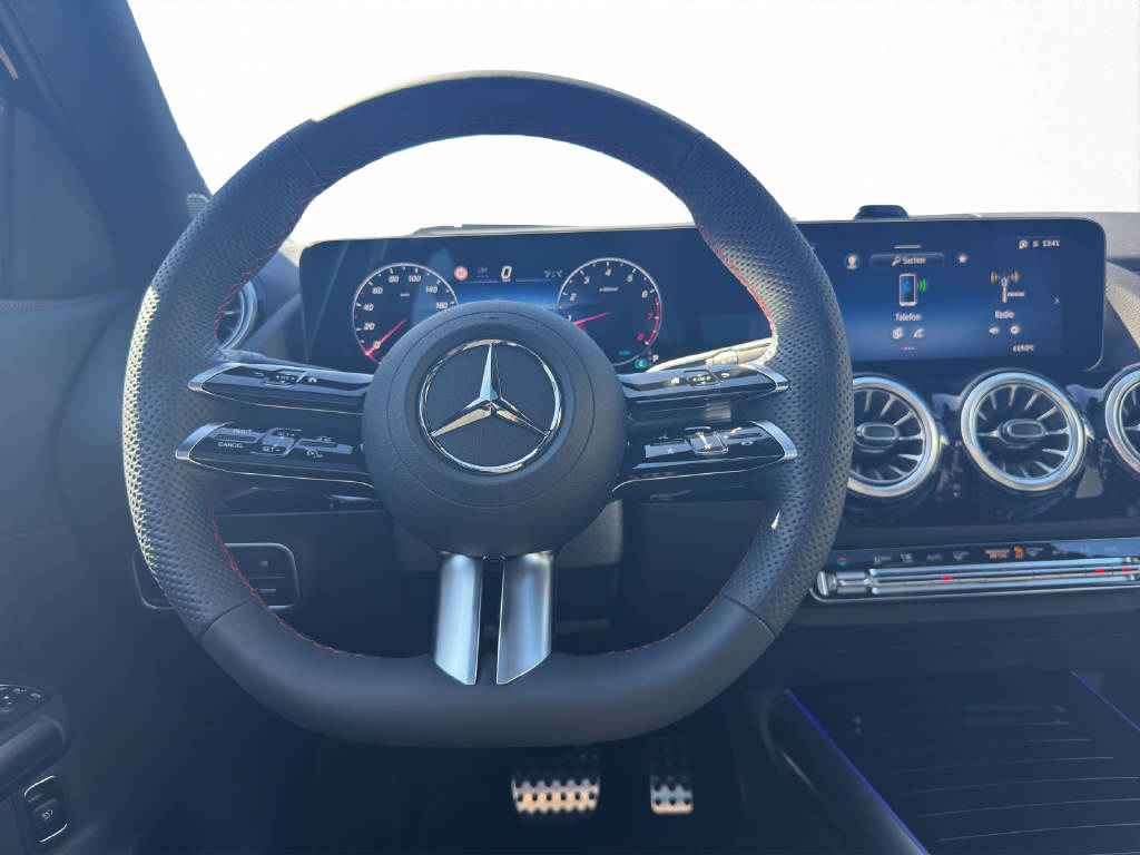 MERCEDES-BENZ GLA 250 Swiss Star-image-11