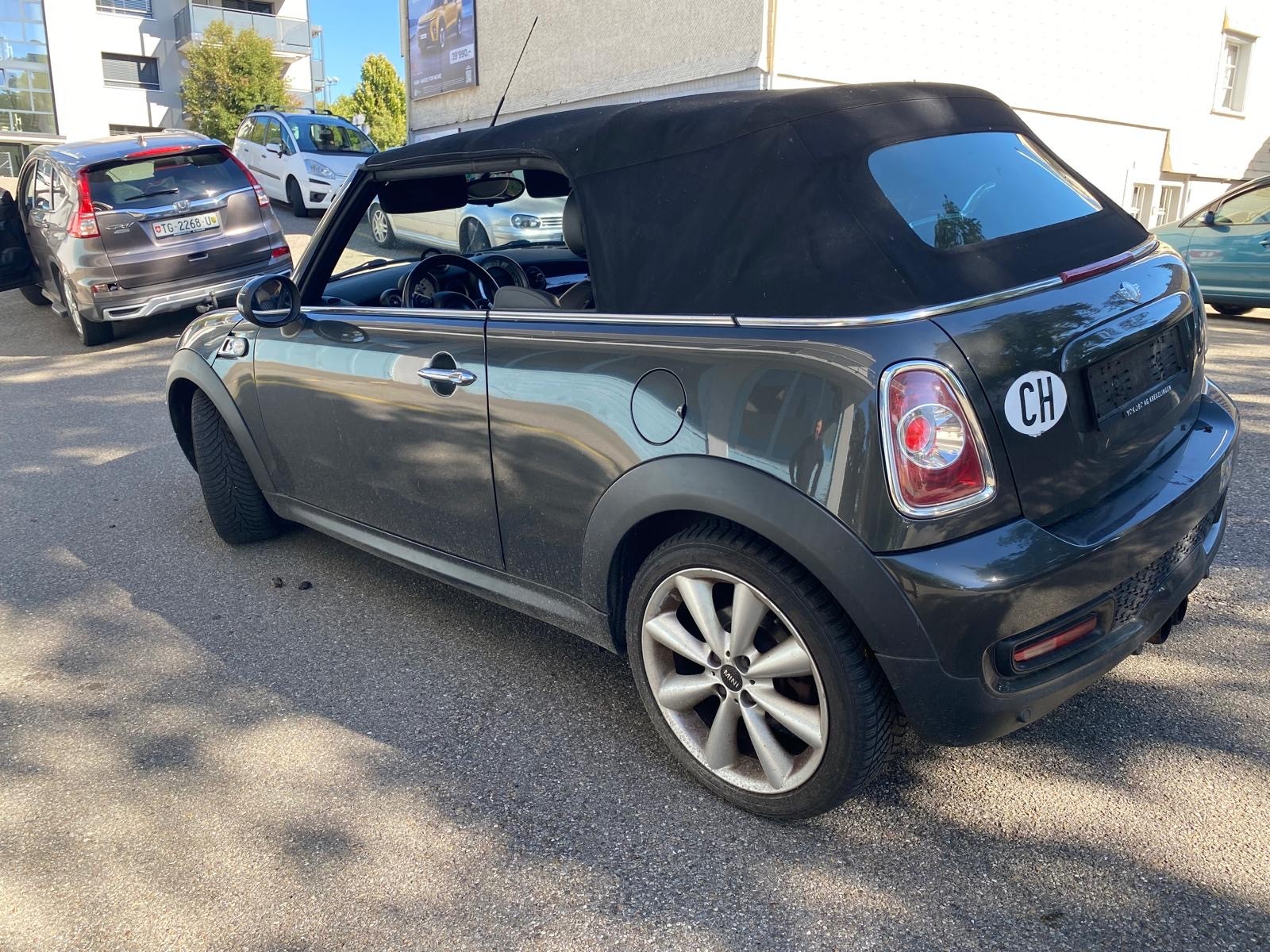 MINI Cooper S Cabriolet-image-2