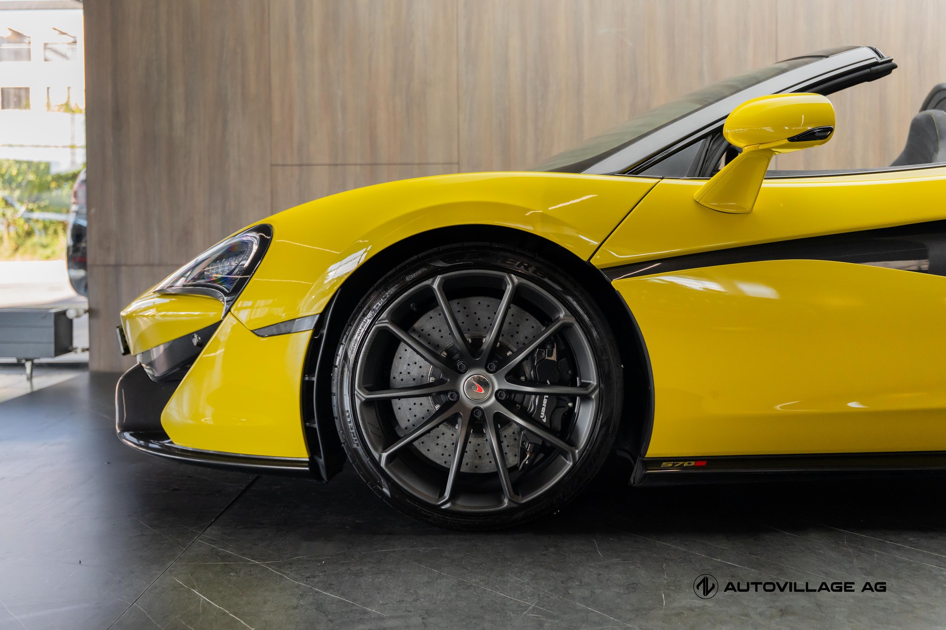 McLAREN 570S Spider 3.8 V8 SSG-image-24