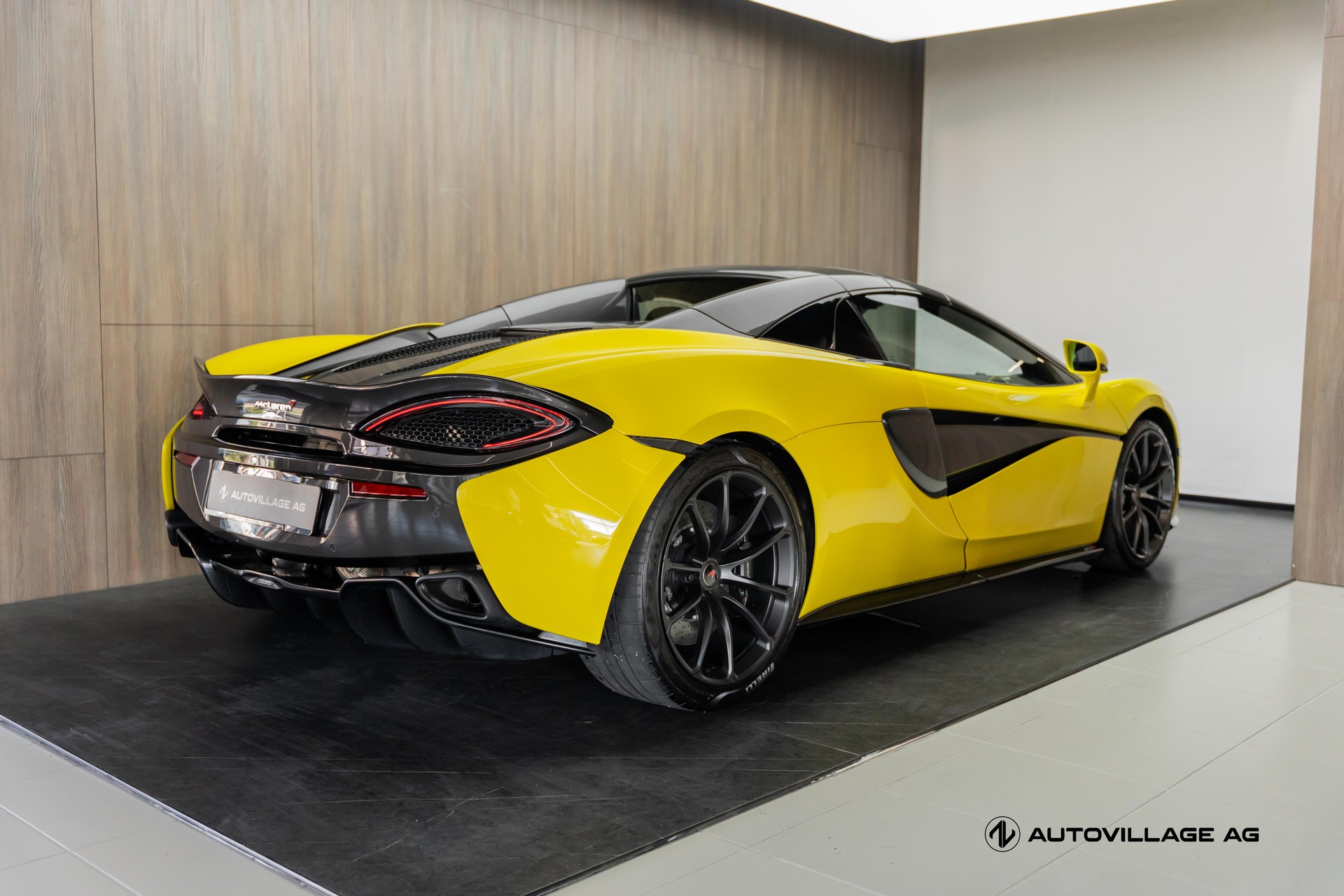 McLAREN 570S Spider 3.8 V8 SSG-image-1