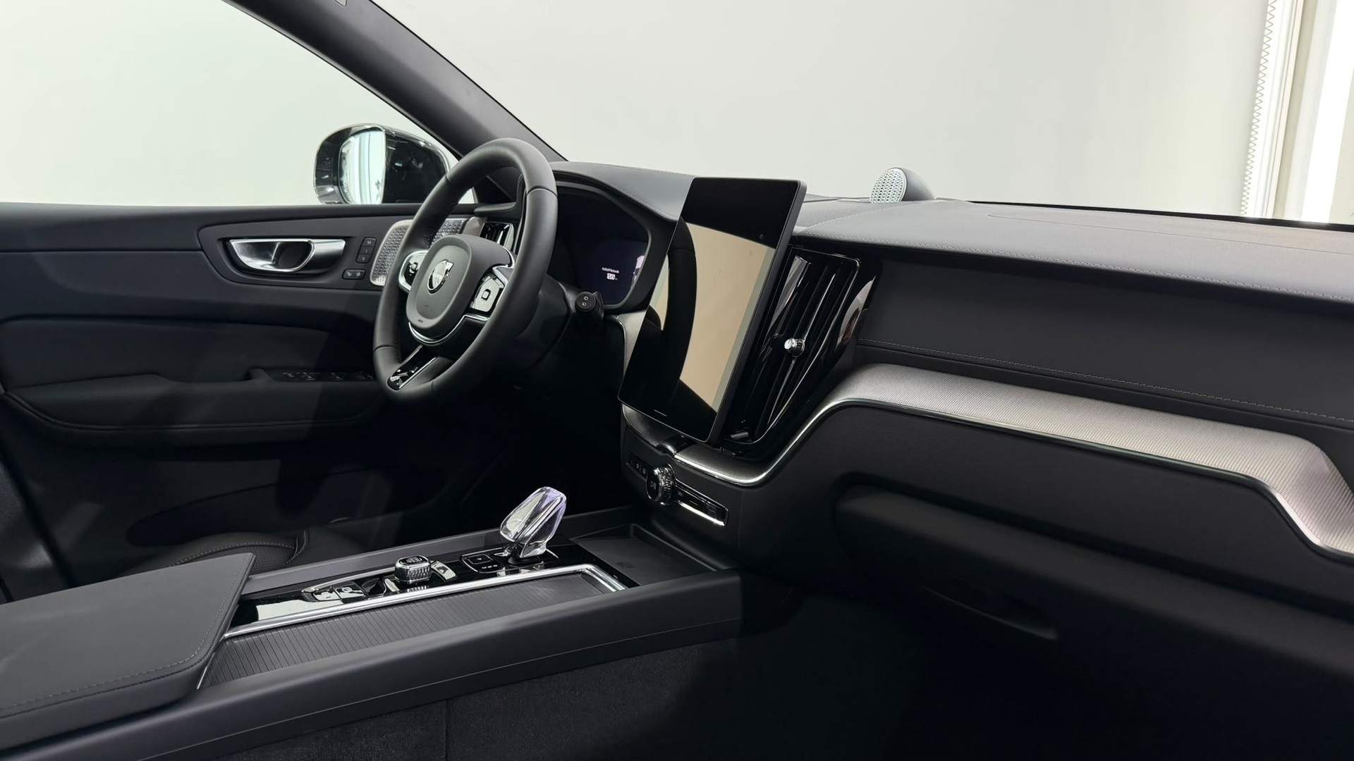 VOLVO XC60 2.0 T8 TE Black Edition e-showroom-element-3