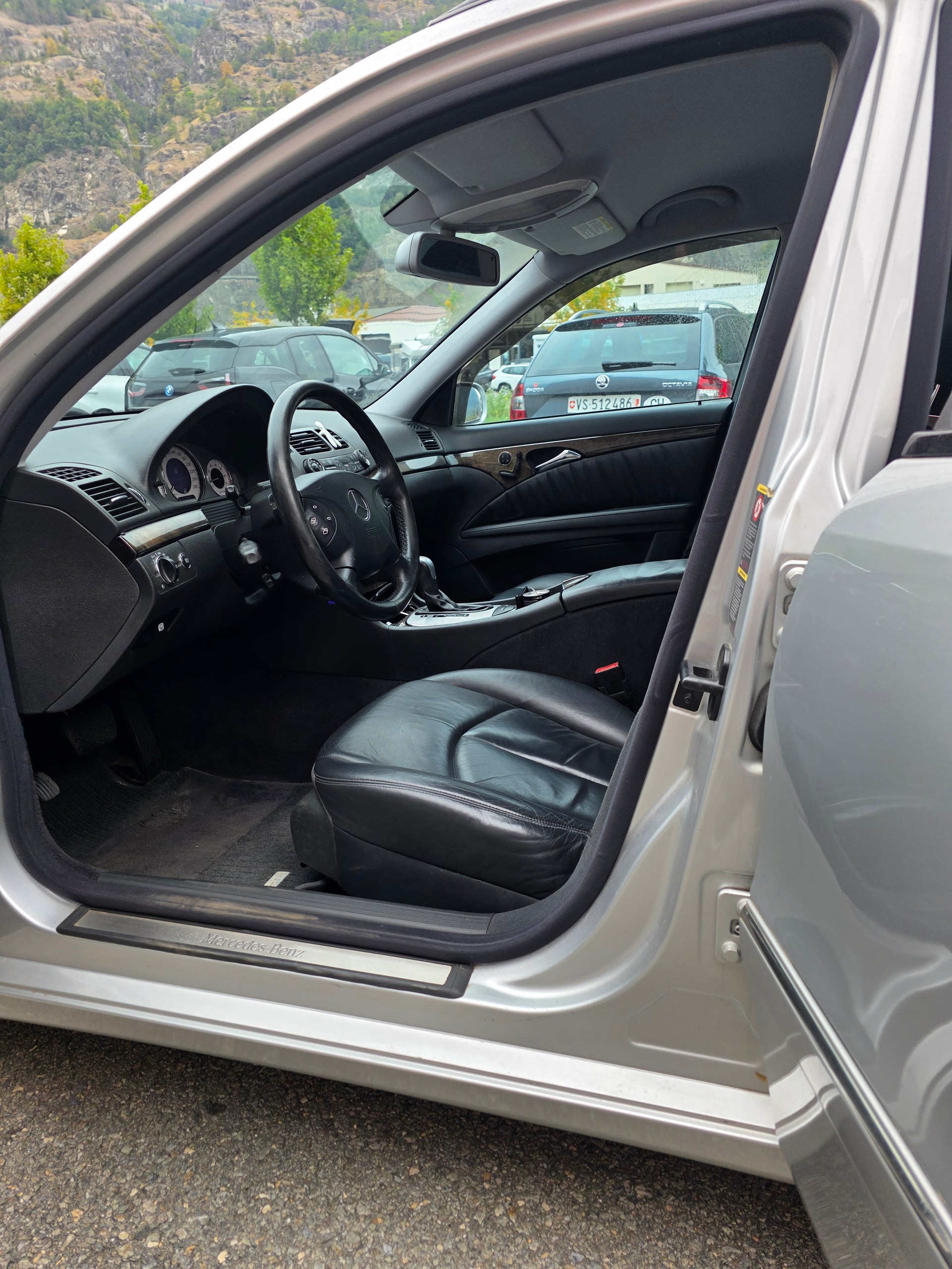 MERCEDES-BENZ E 320 Classic 4Matic Automatic-image-11