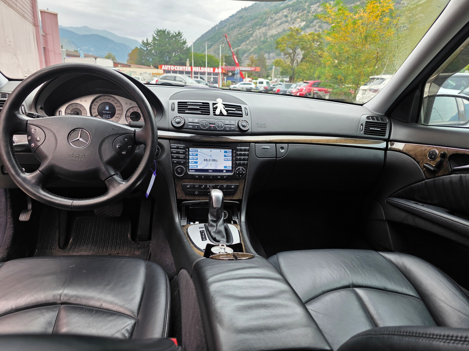 MERCEDES-BENZ E 320 Classic 4Matic Automatic-image-12