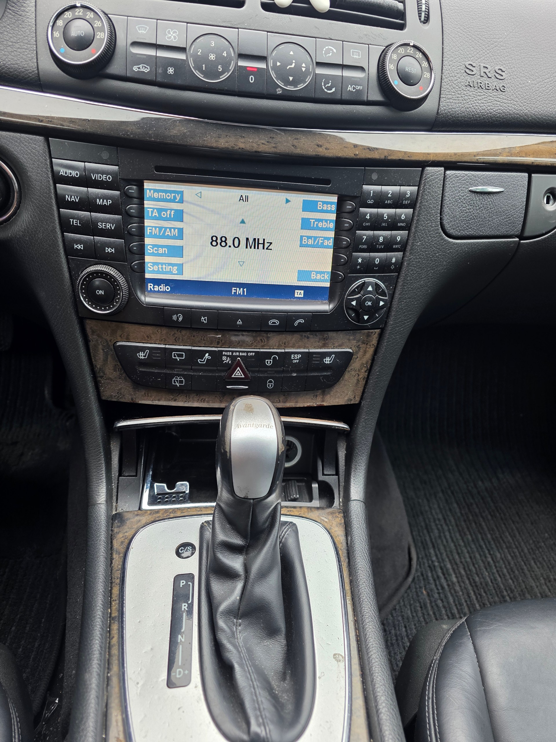 MERCEDES-BENZ E 320 Classic 4Matic Automatic-image-14