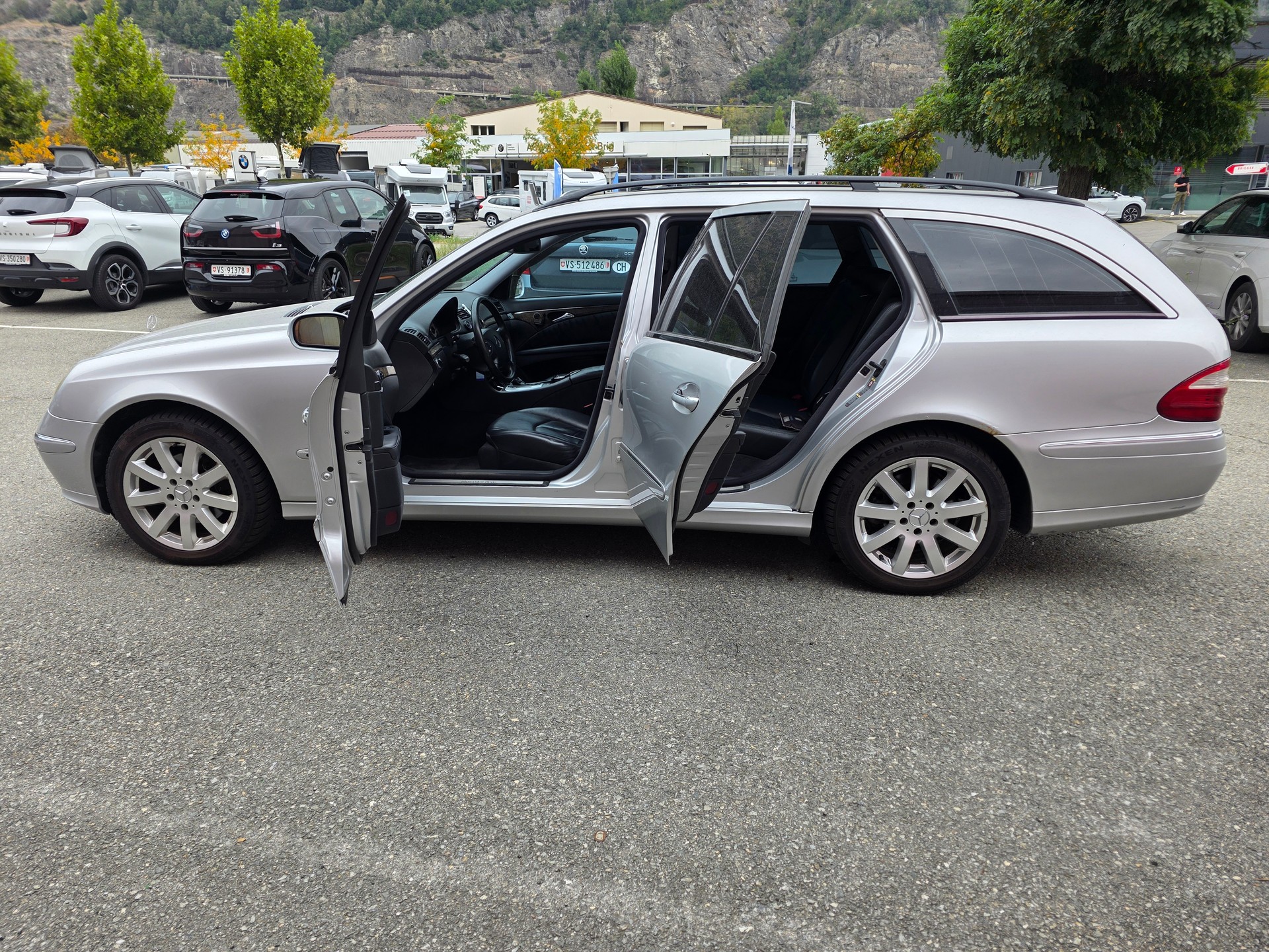 MERCEDES-BENZ E 320 Classic 4Matic Automatic-image-10