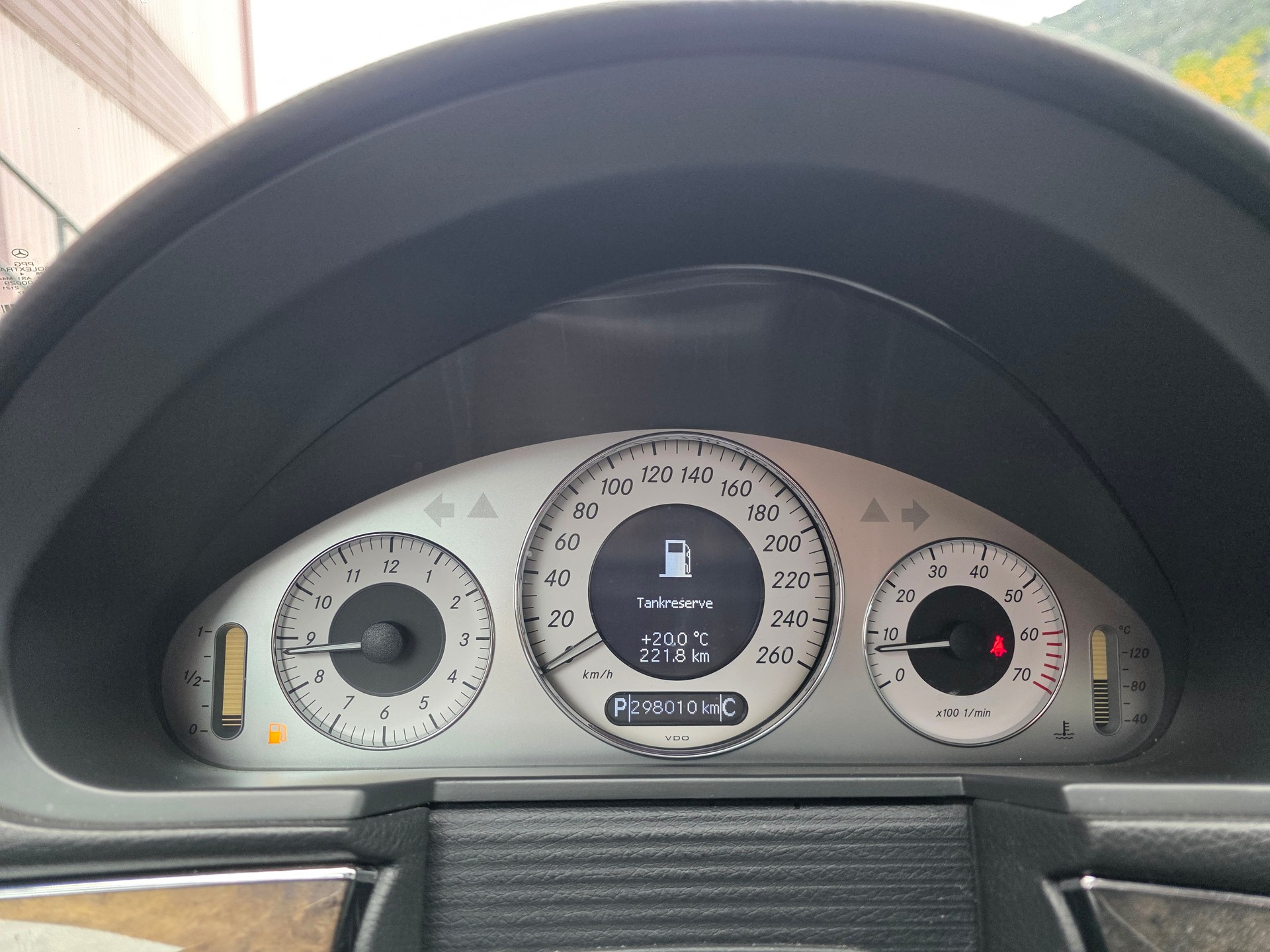 MERCEDES-BENZ E 320 Classic 4Matic Automatic-image-13