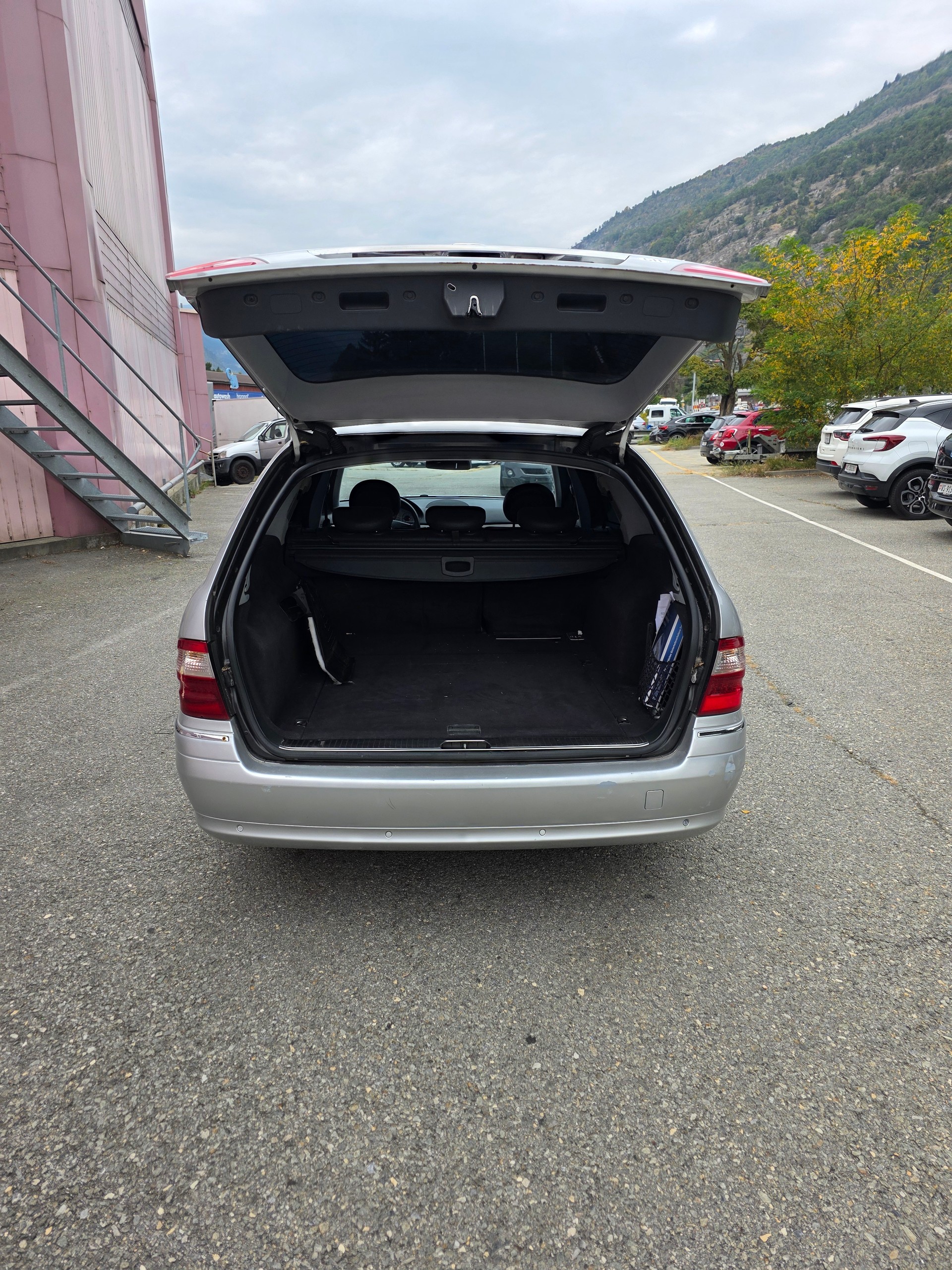 MERCEDES-BENZ E 320 Classic 4Matic Automatic-image-7