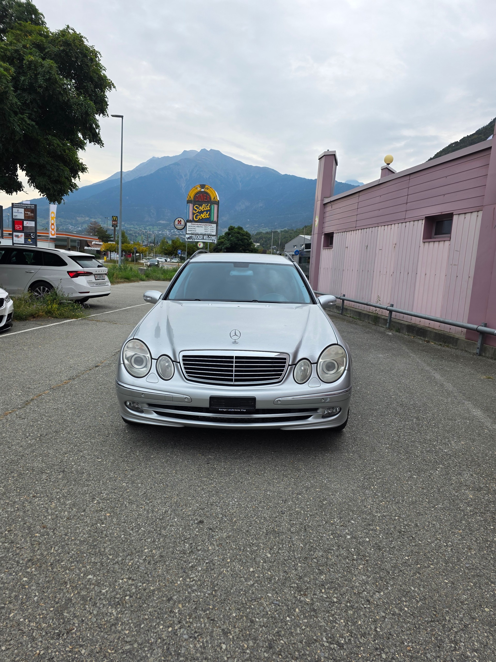 MERCEDES-BENZ E 320 Classic 4Matic Automatic-image-1
