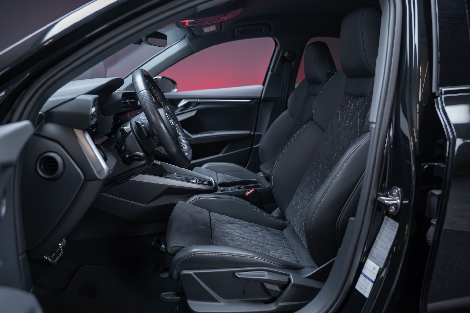 AUDI S3 Limousine 2.0 TFSI quattro S-Tronic / Sportsitze / Sportlenkrad / Virtual Cockpit-image-16