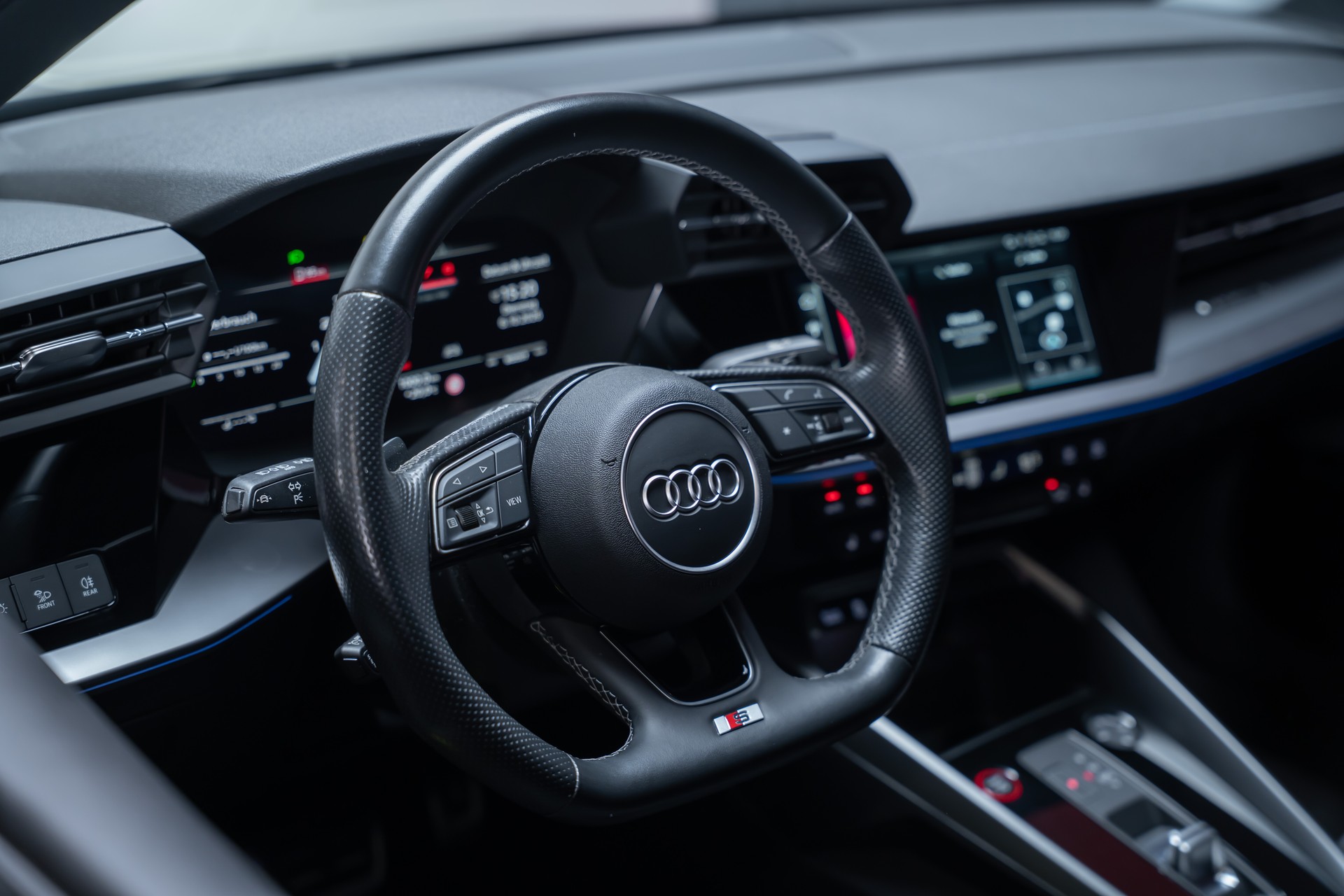 AUDI S3 Limousine 2.0 TFSI quattro S-Tronic / Sportsitze / Sportlenkrad / Virtual Cockpit-image-13